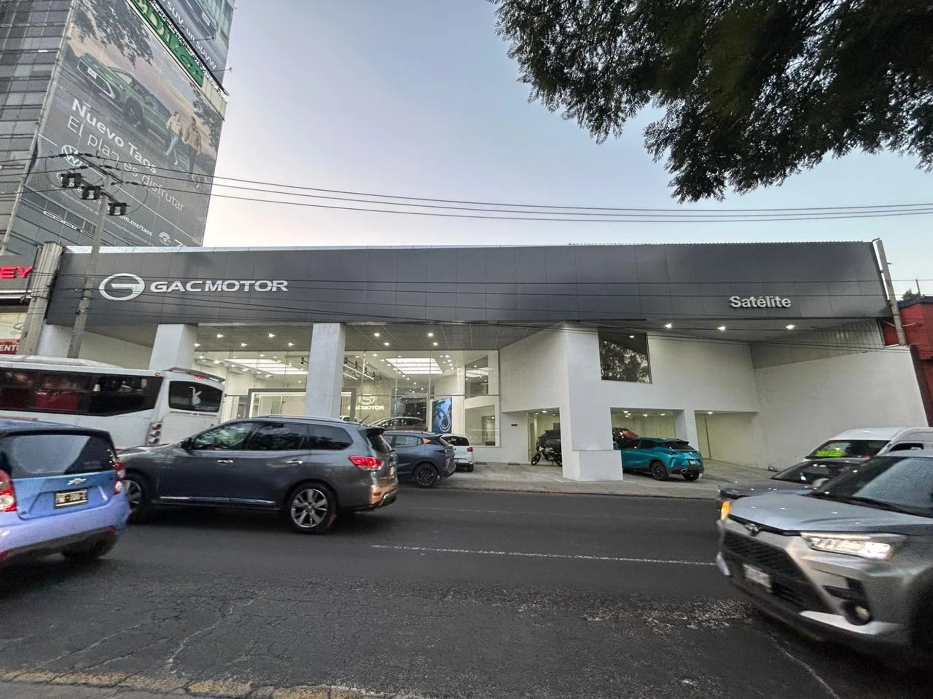 gray computer monitor