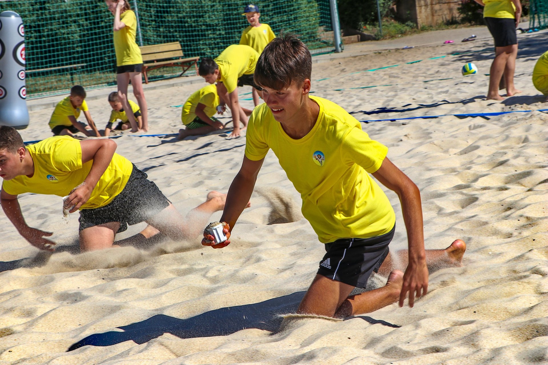 black and white bed linen