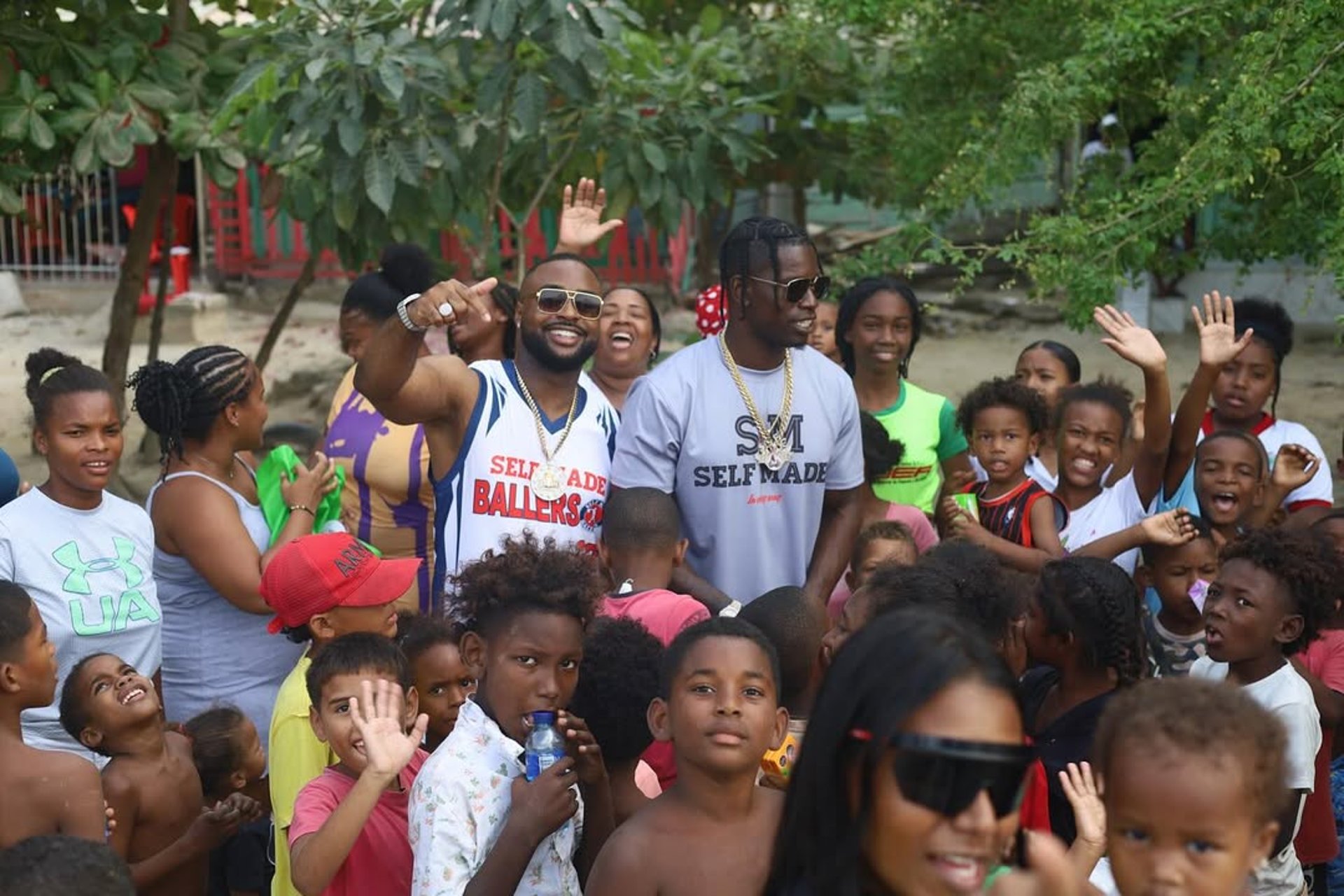black and white bed linen