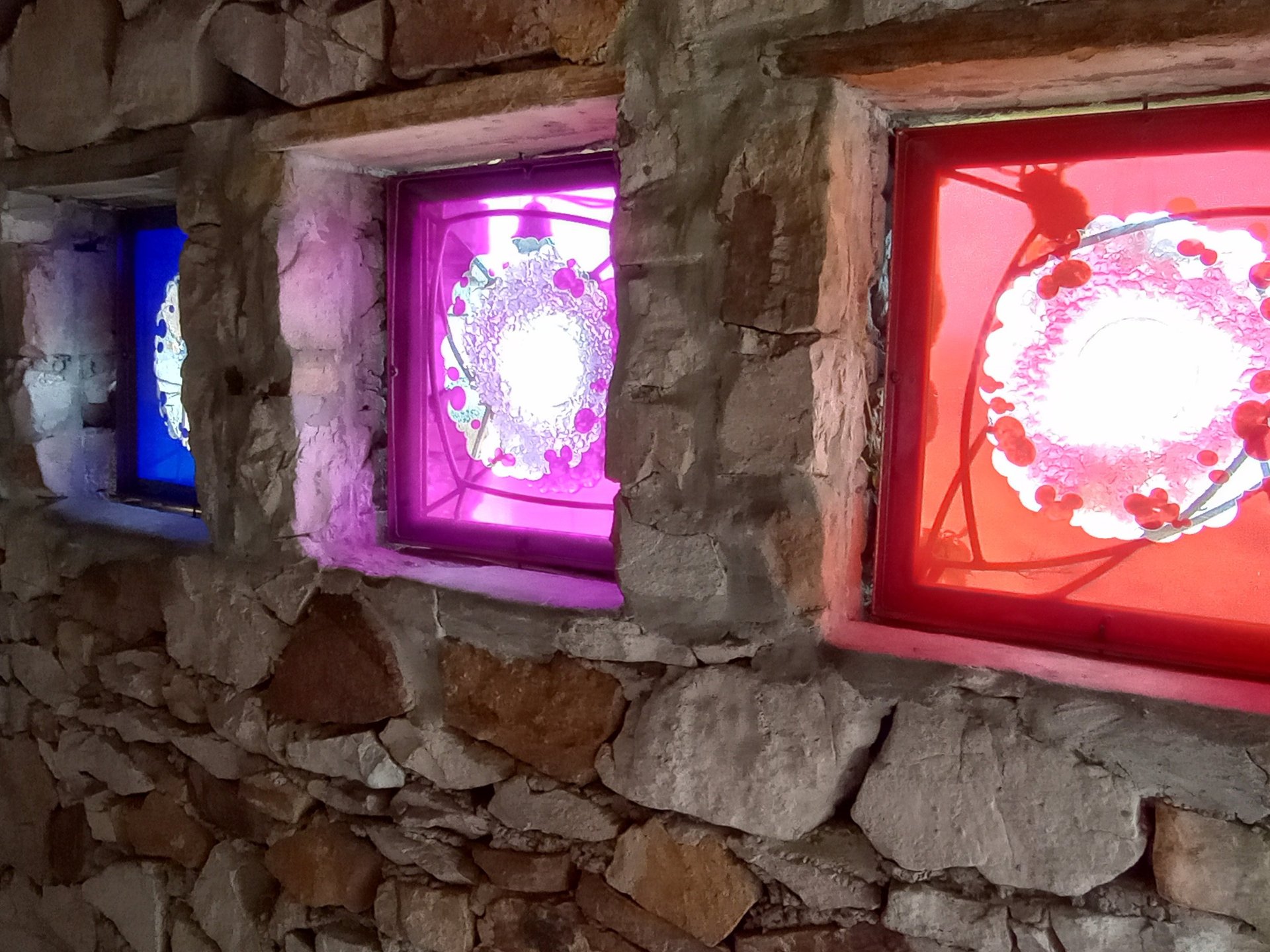 gray computer monitor