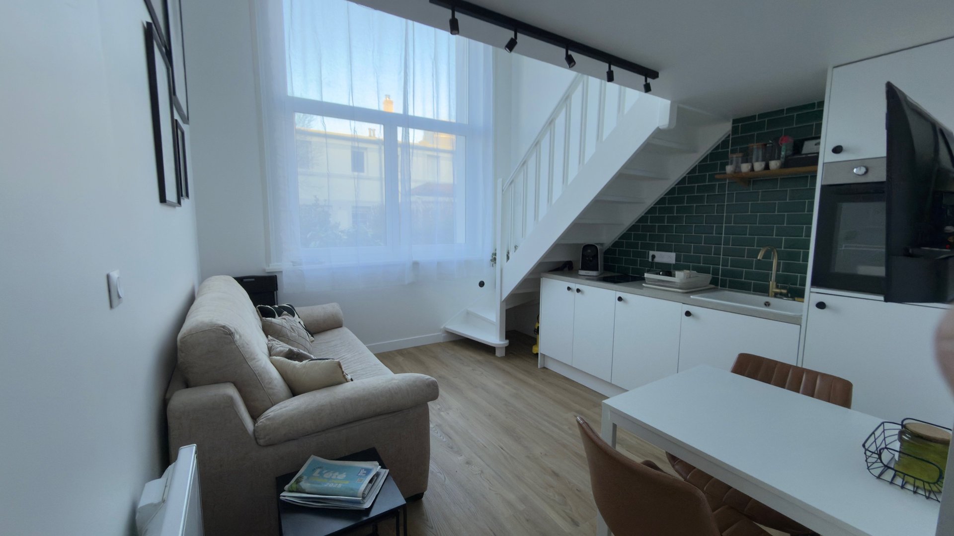 black and white bed linen