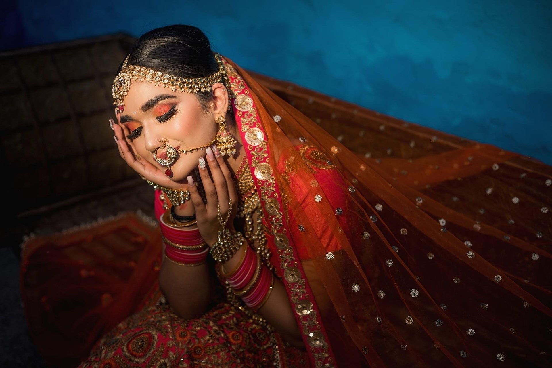 gray computer monitor