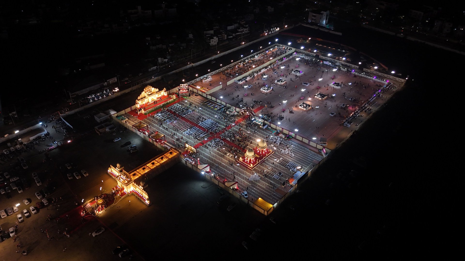 gray computer monitor