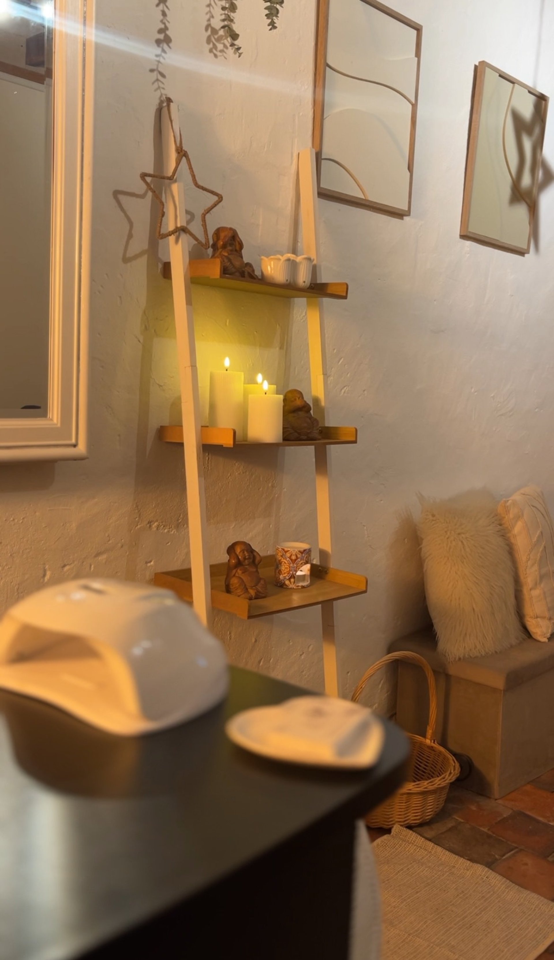 gray computer monitor