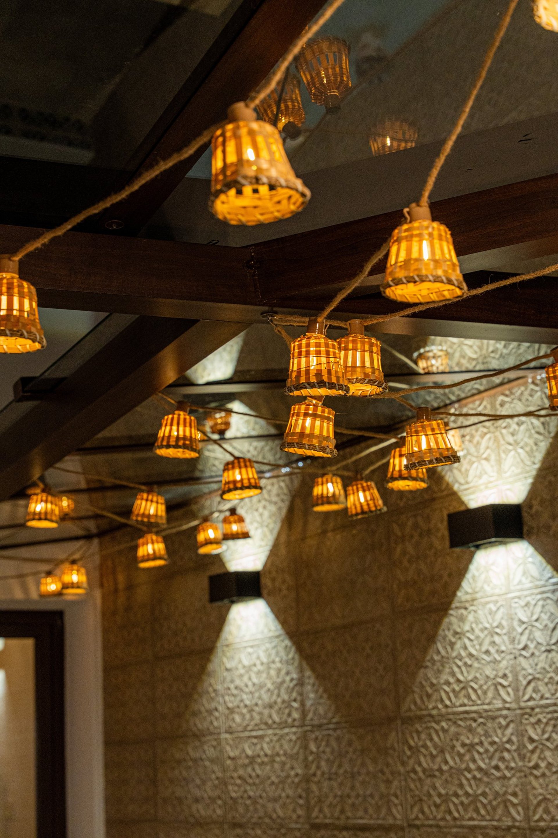 gray computer monitor