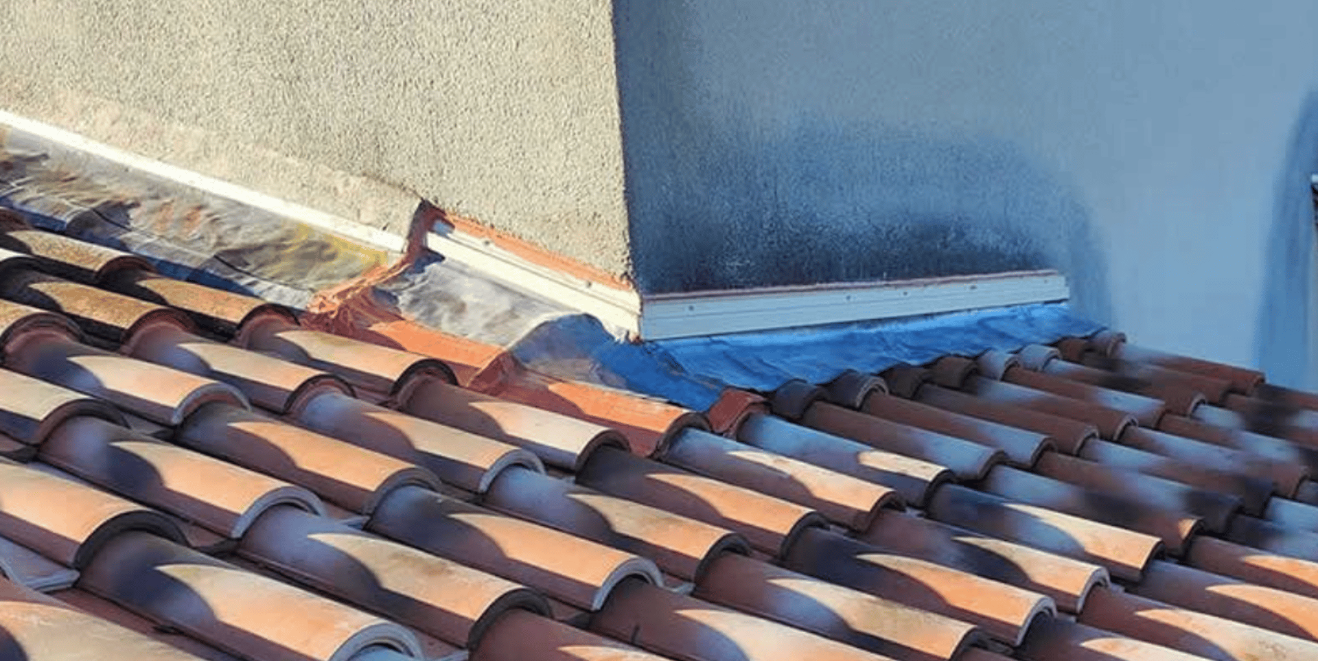 an abstract photo of a curved building with a blue sky in the background