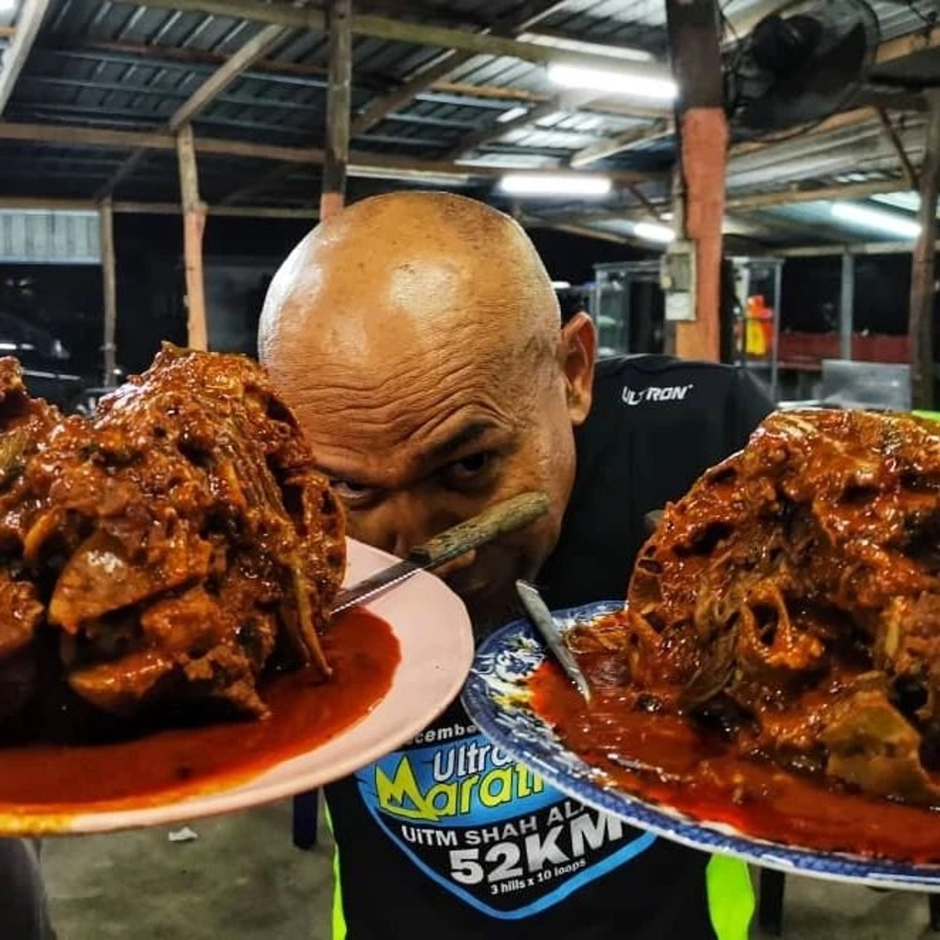 gray computer monitor