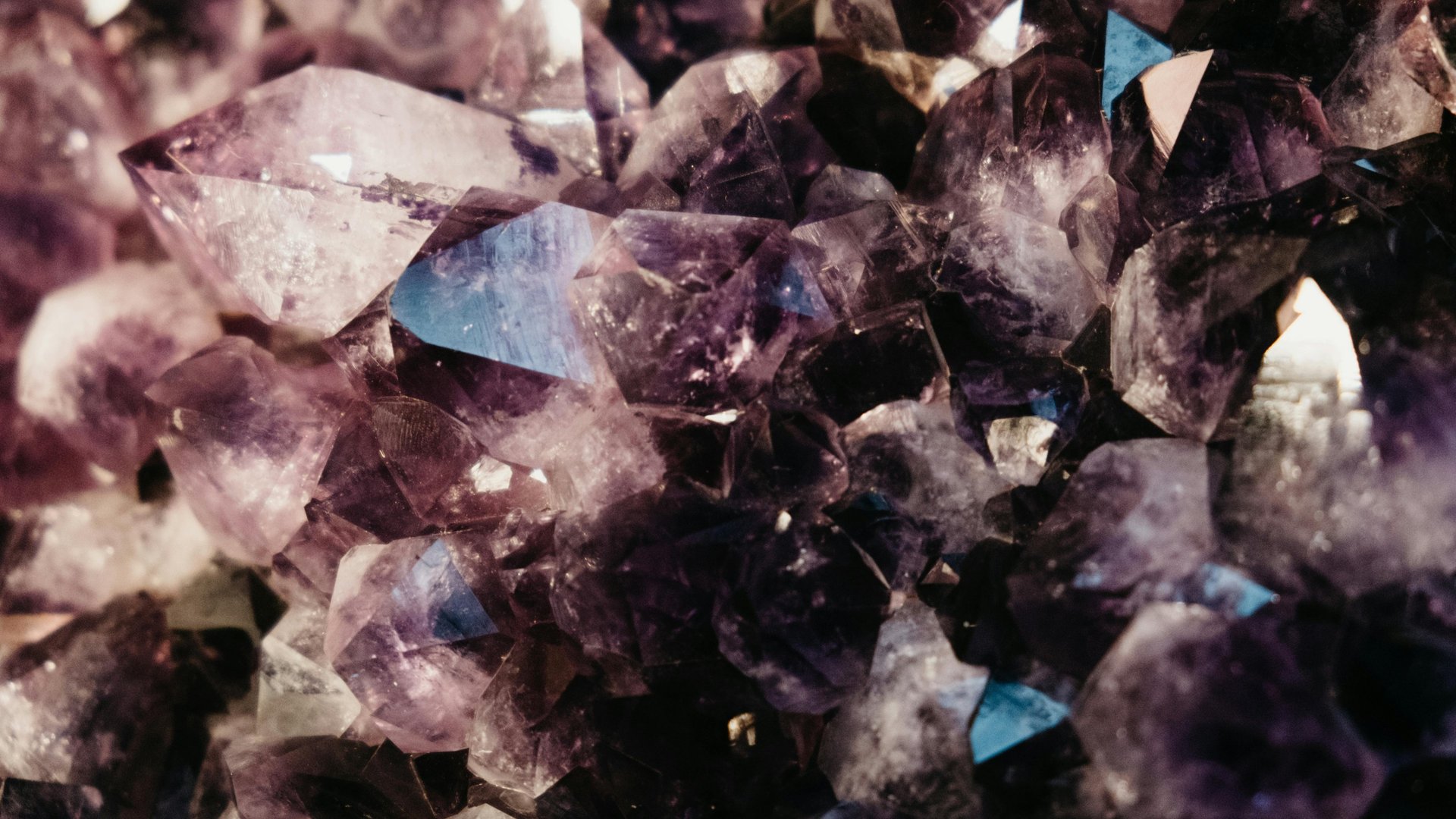 piedras preciosas color moradas cuarzos 