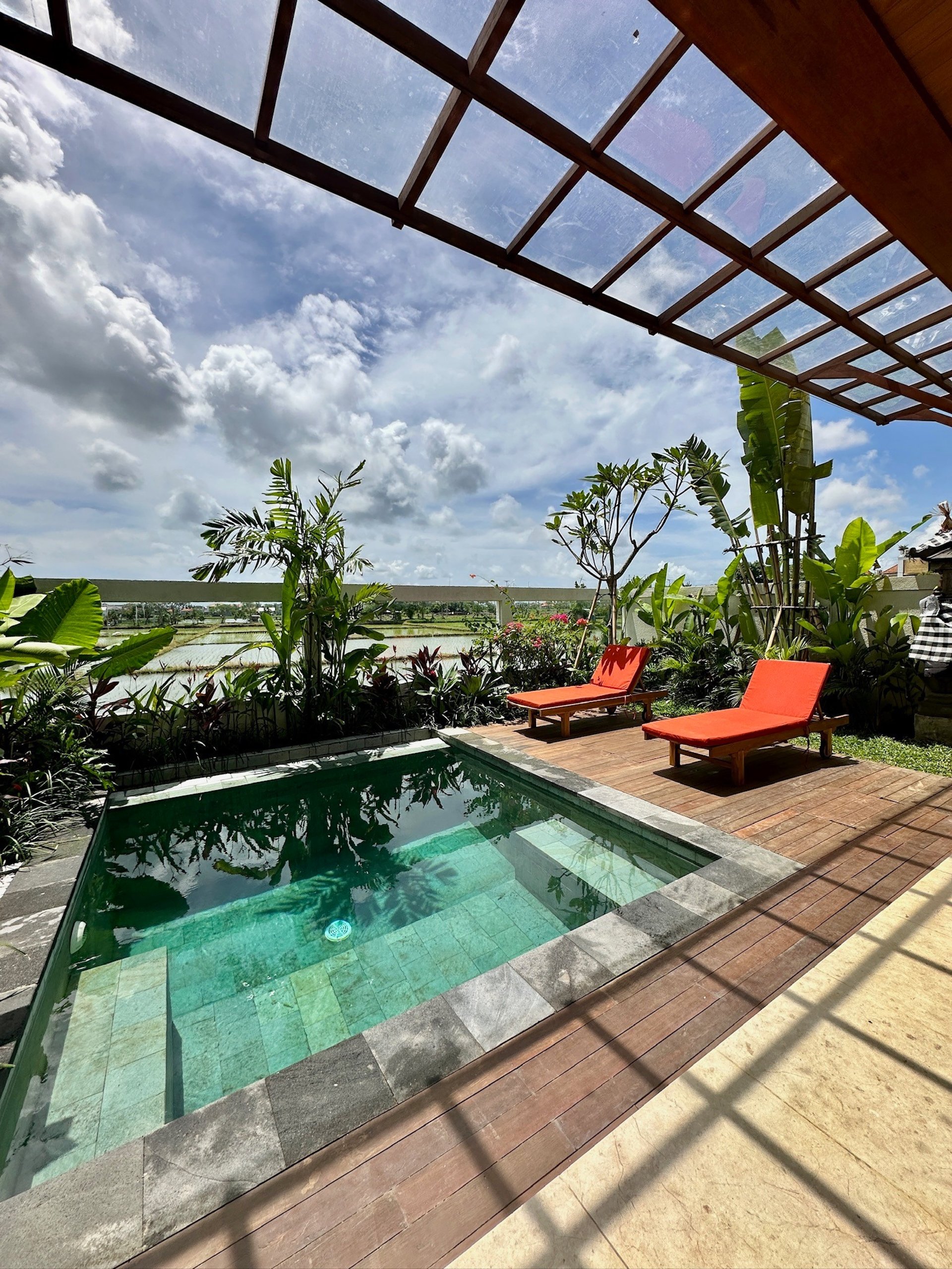 black and white bed linen