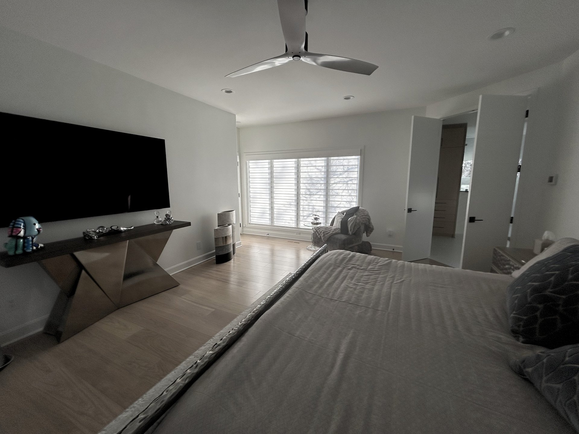 black and white bed linen
