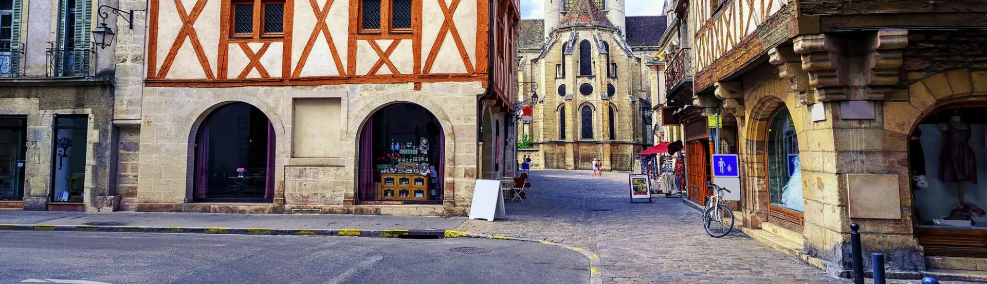 gray computer monitor