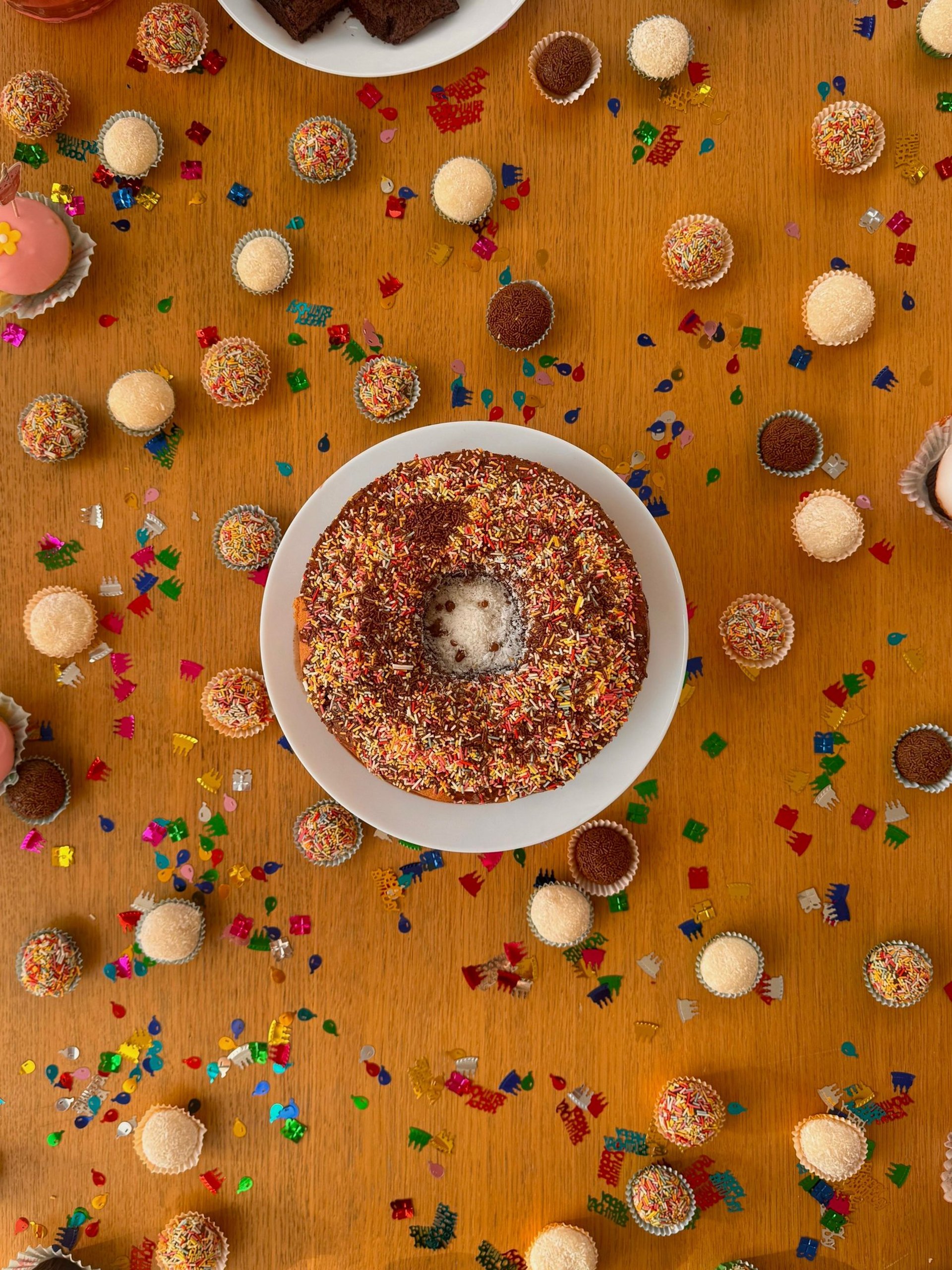 black and white bed linen