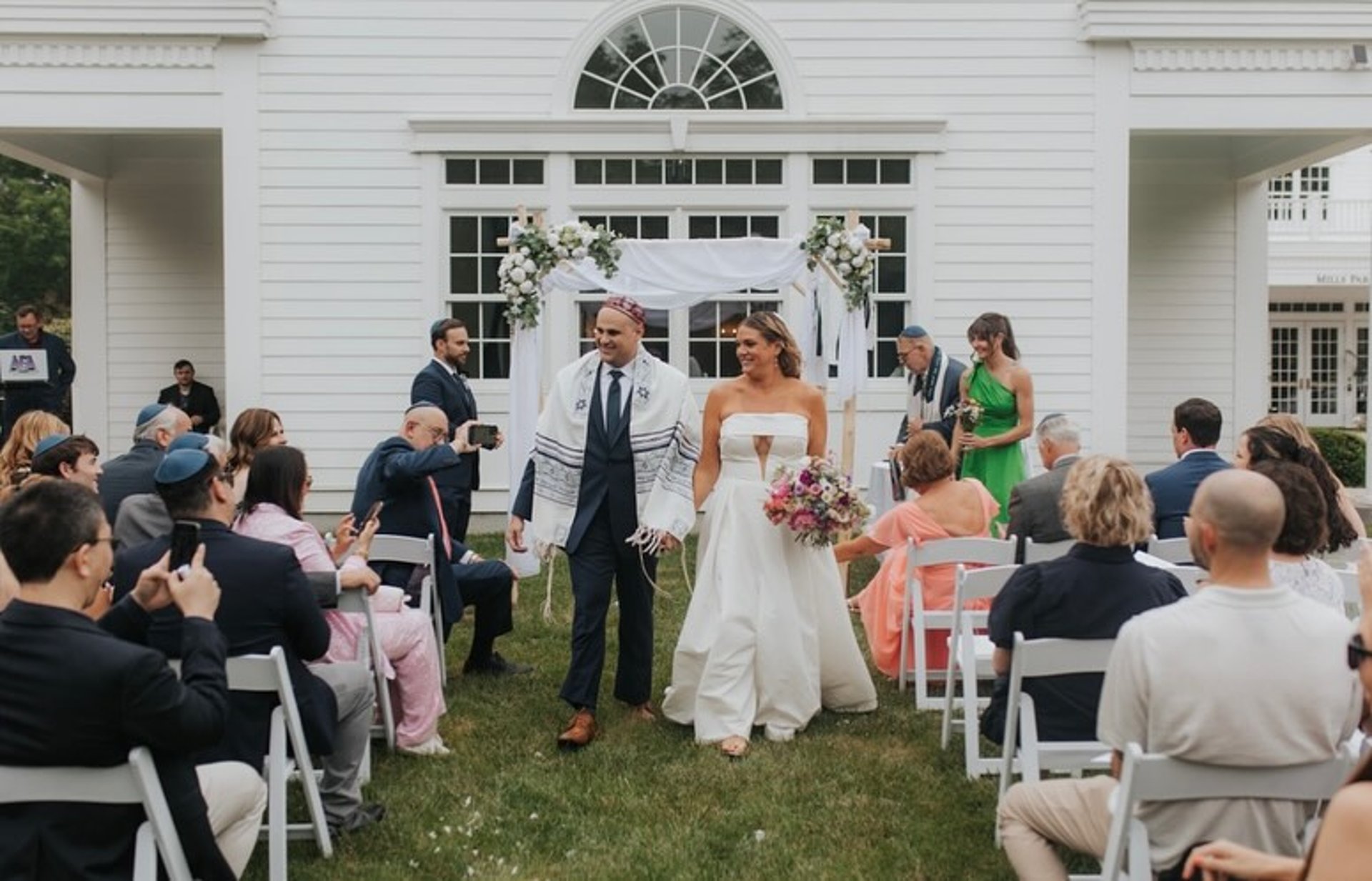 black and white bed linen