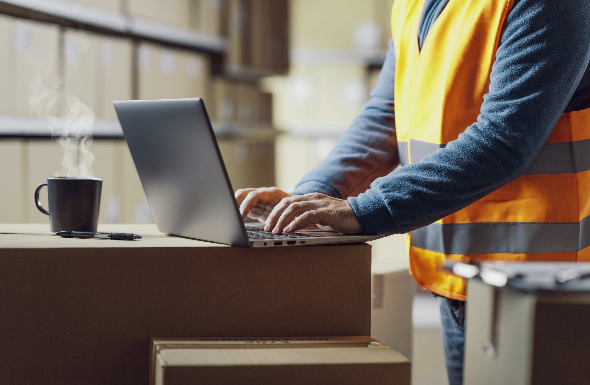 gray computer monitor