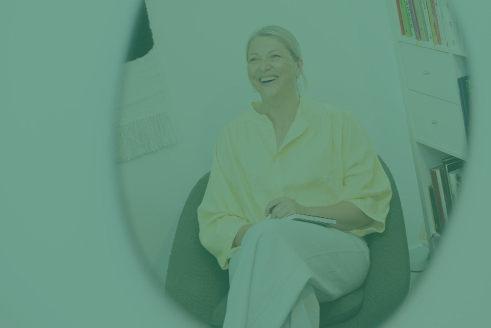 Iris Van Belleghem, teamcoach bij Sideline Coaching, begeleidt teams in beweging