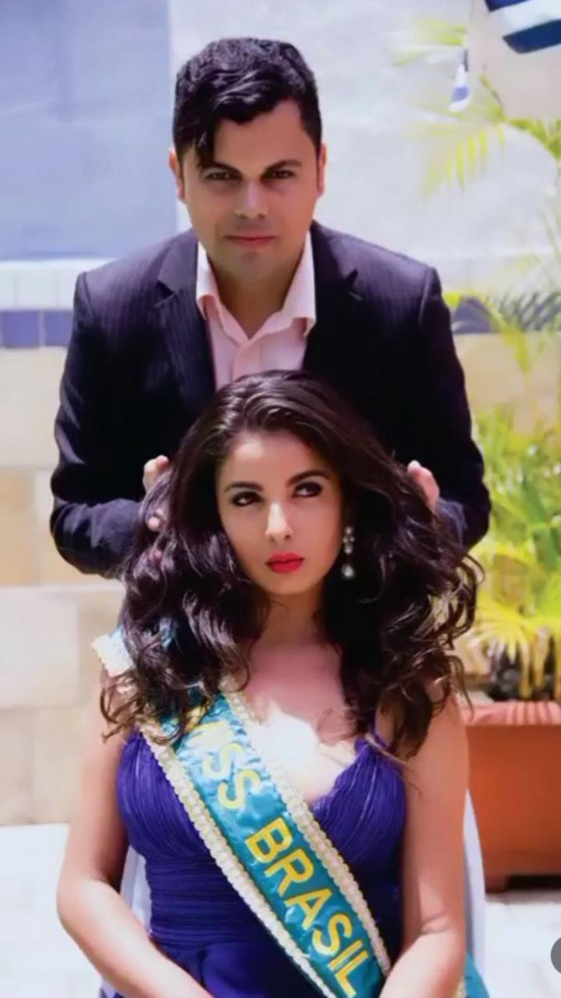 gray computer monitor