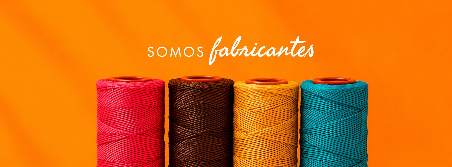 a group of spools of thread sitting next to each other