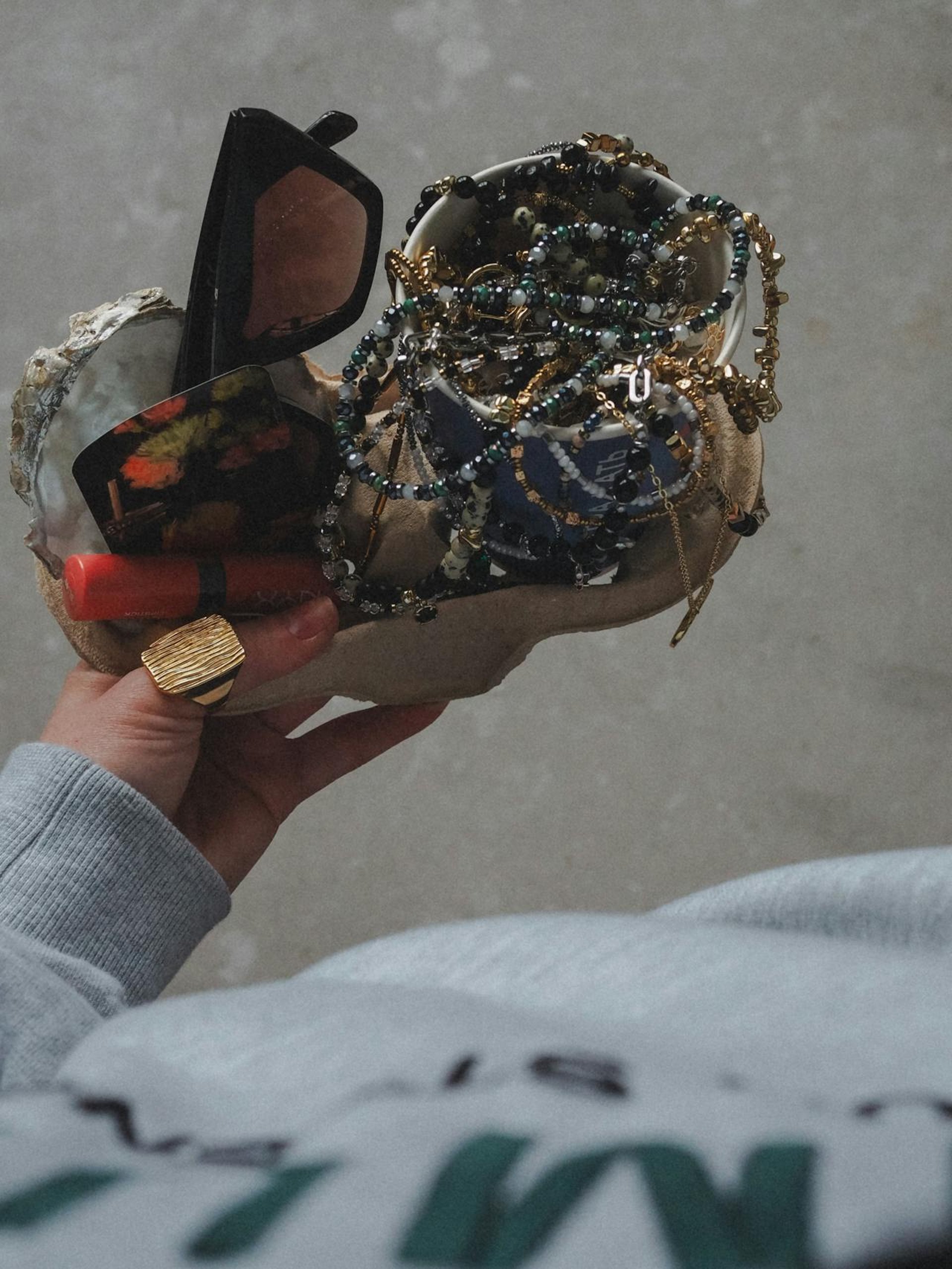 black and white bed linen