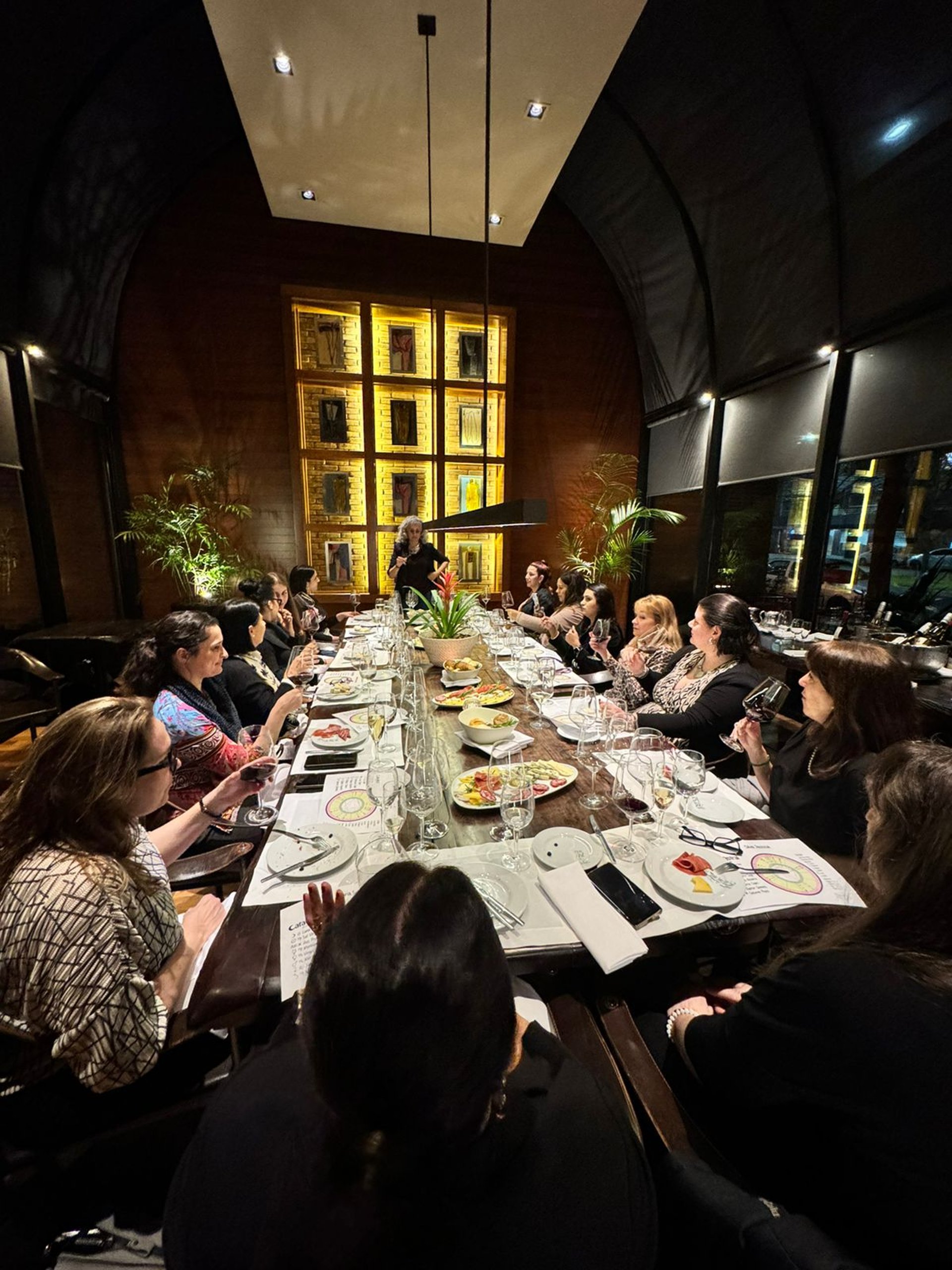 gray computer monitor