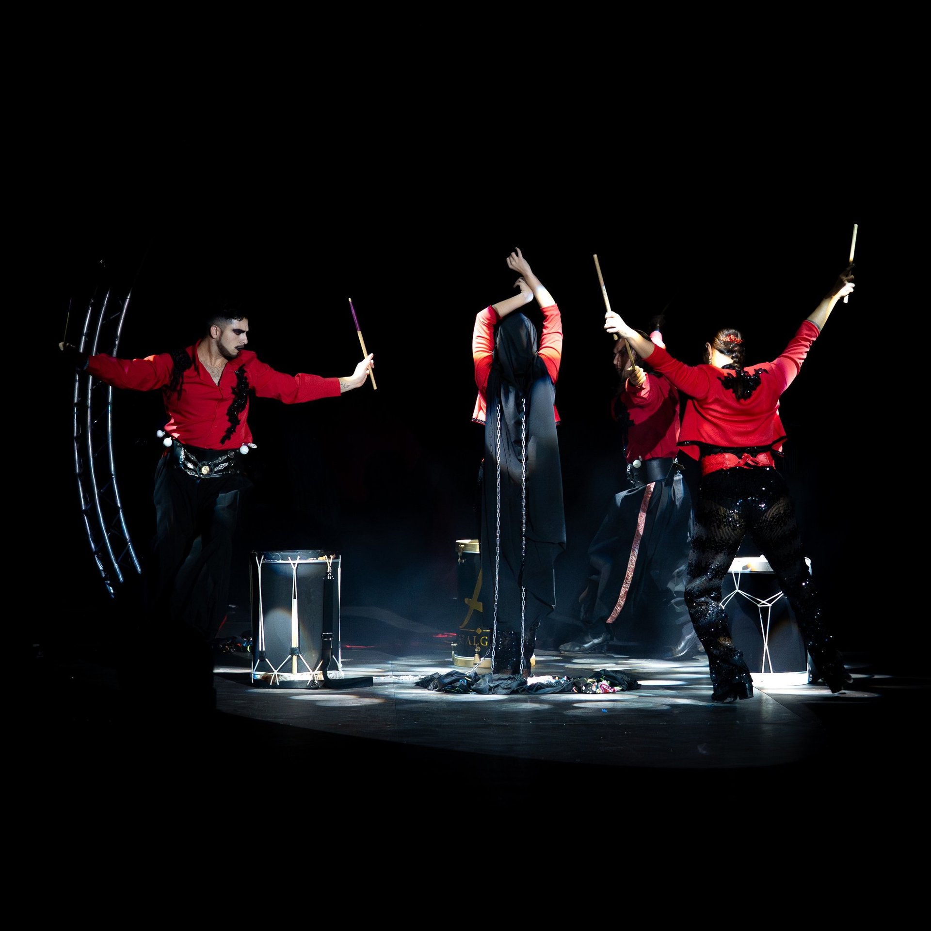 gray computer monitor