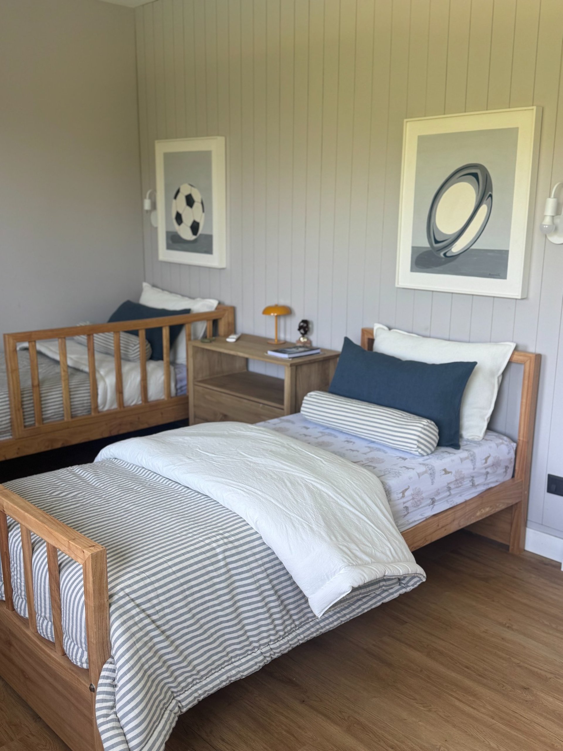 black and white bed linen