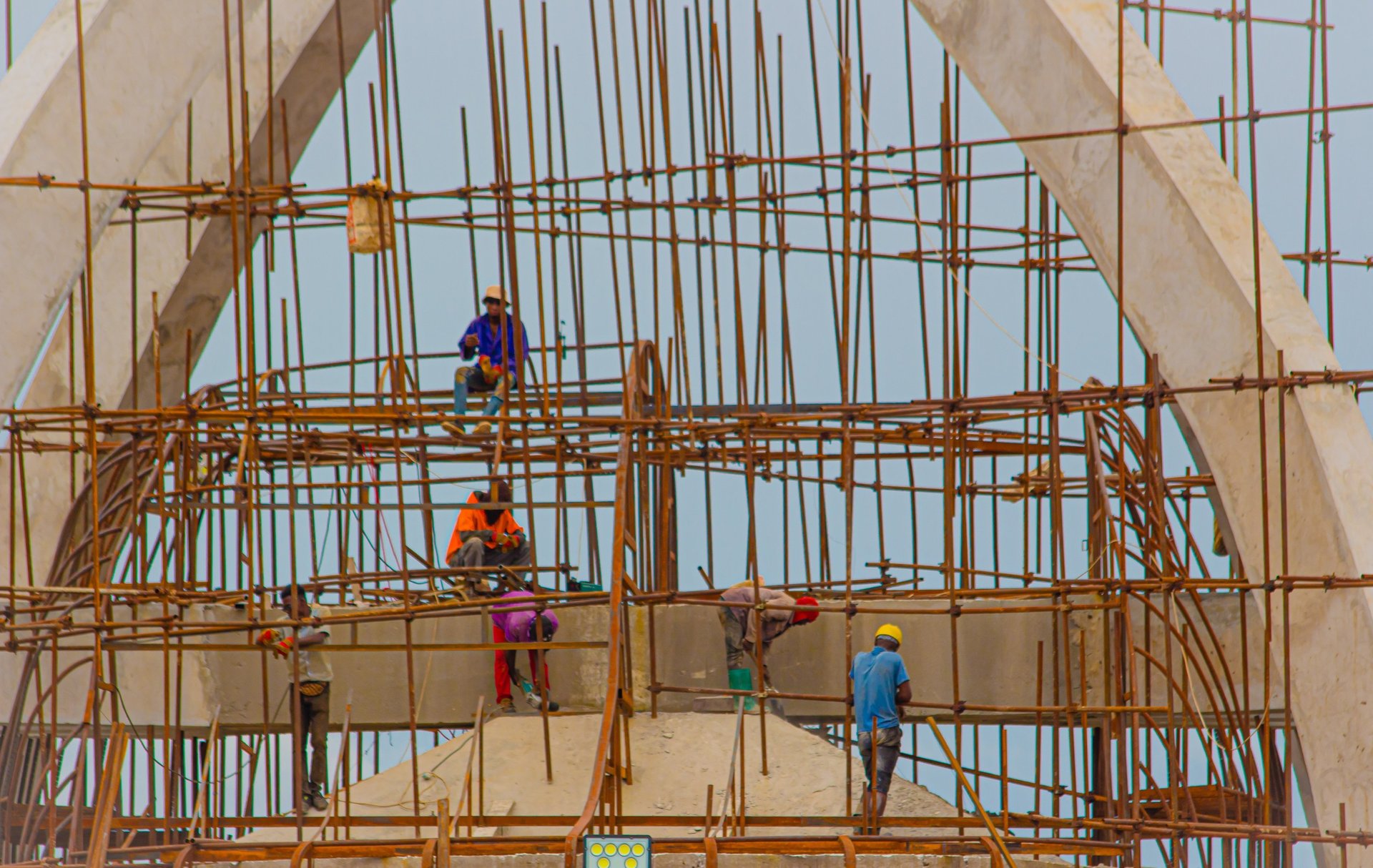 gray computer monitor