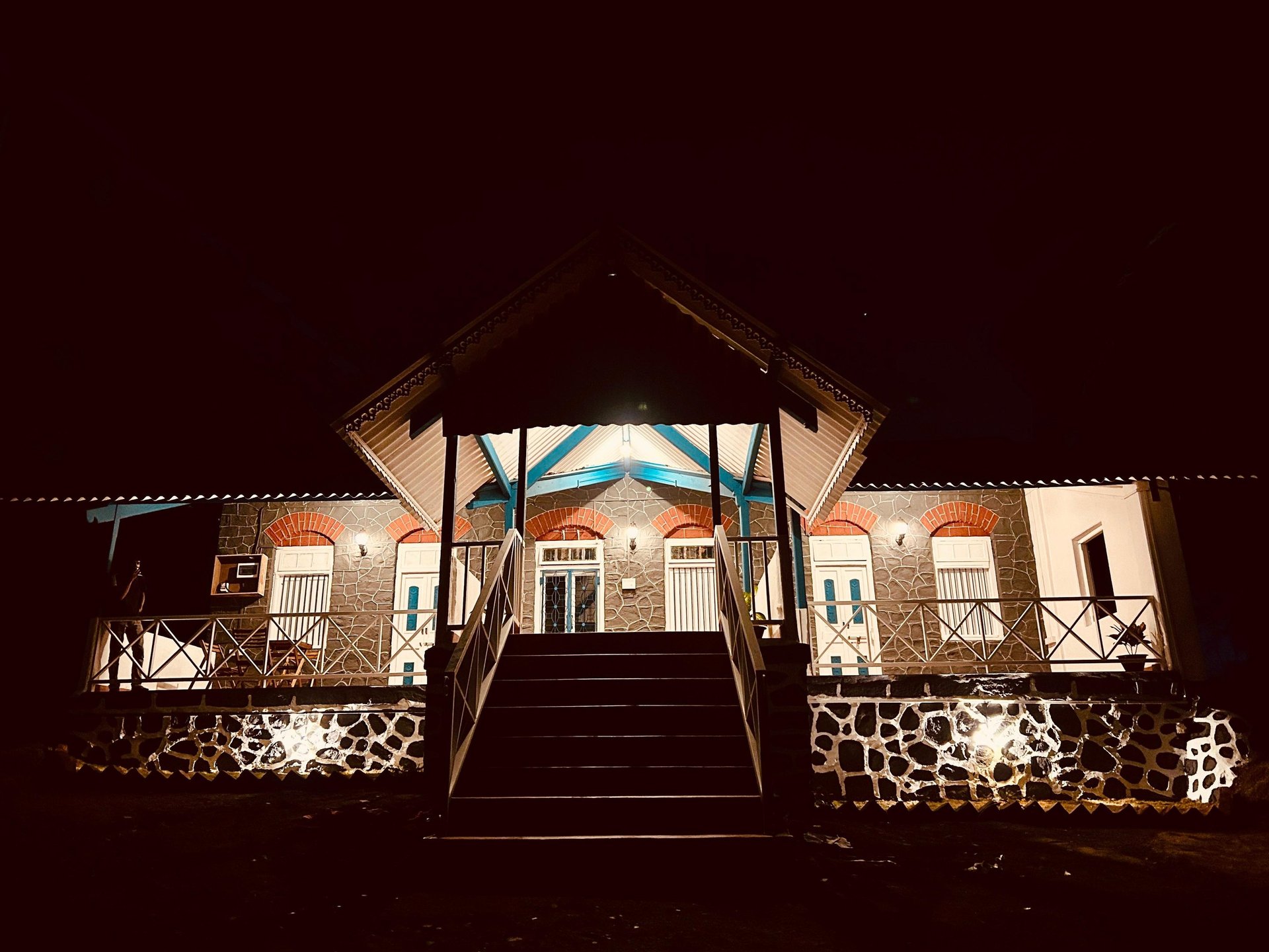 black and white bed linen