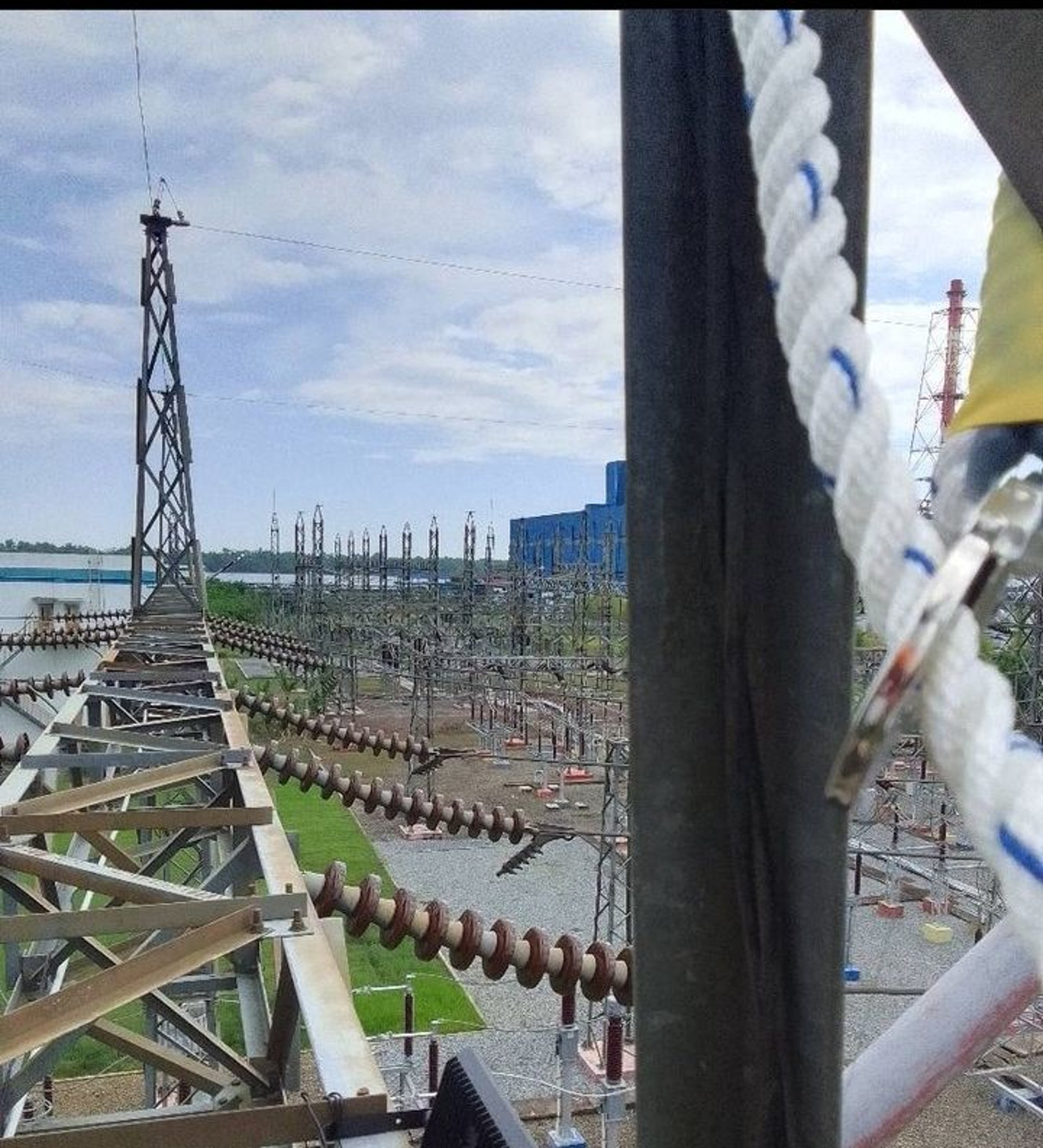 black and brown leather padded tub sofa