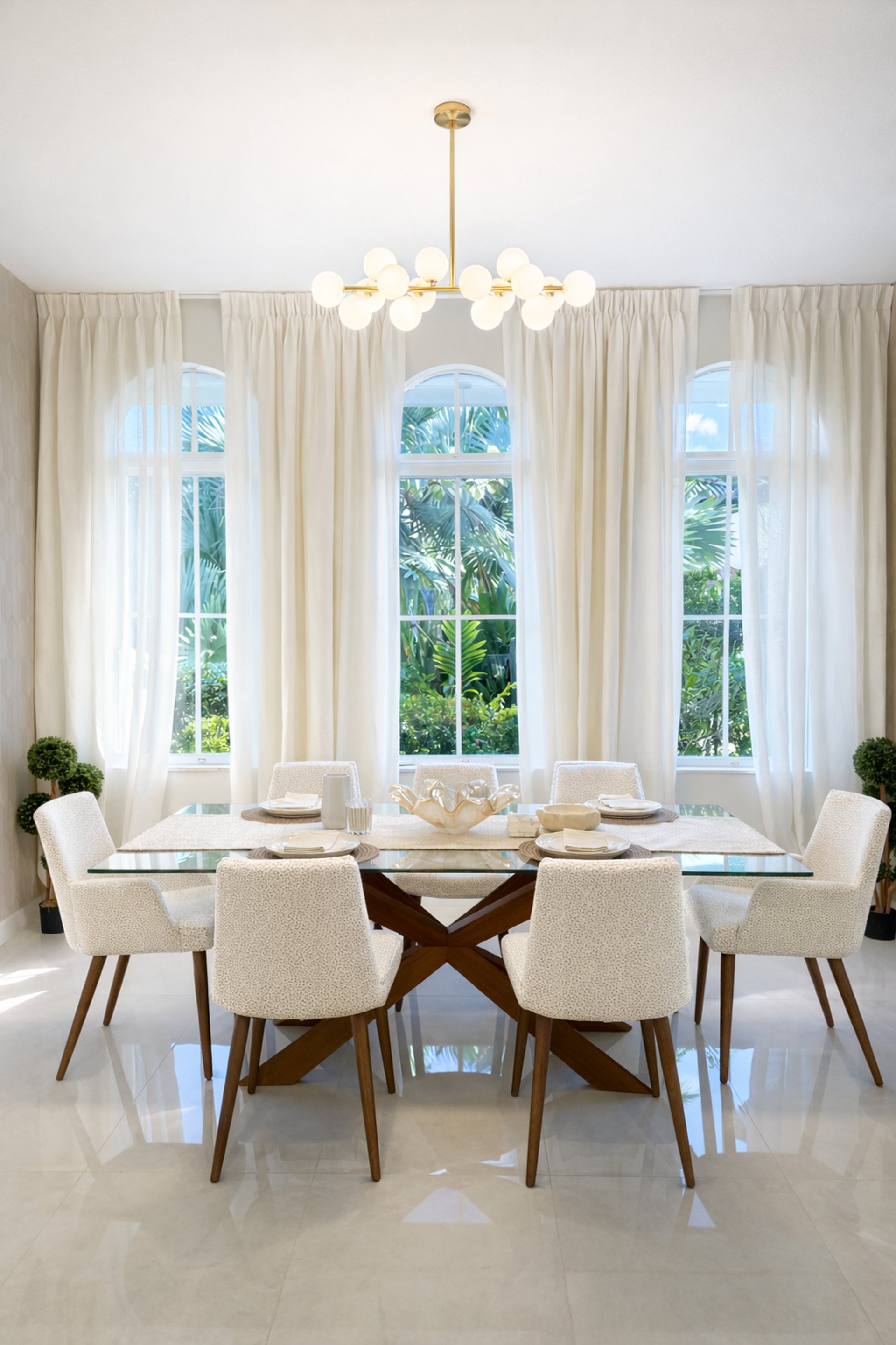 black and white bed linen