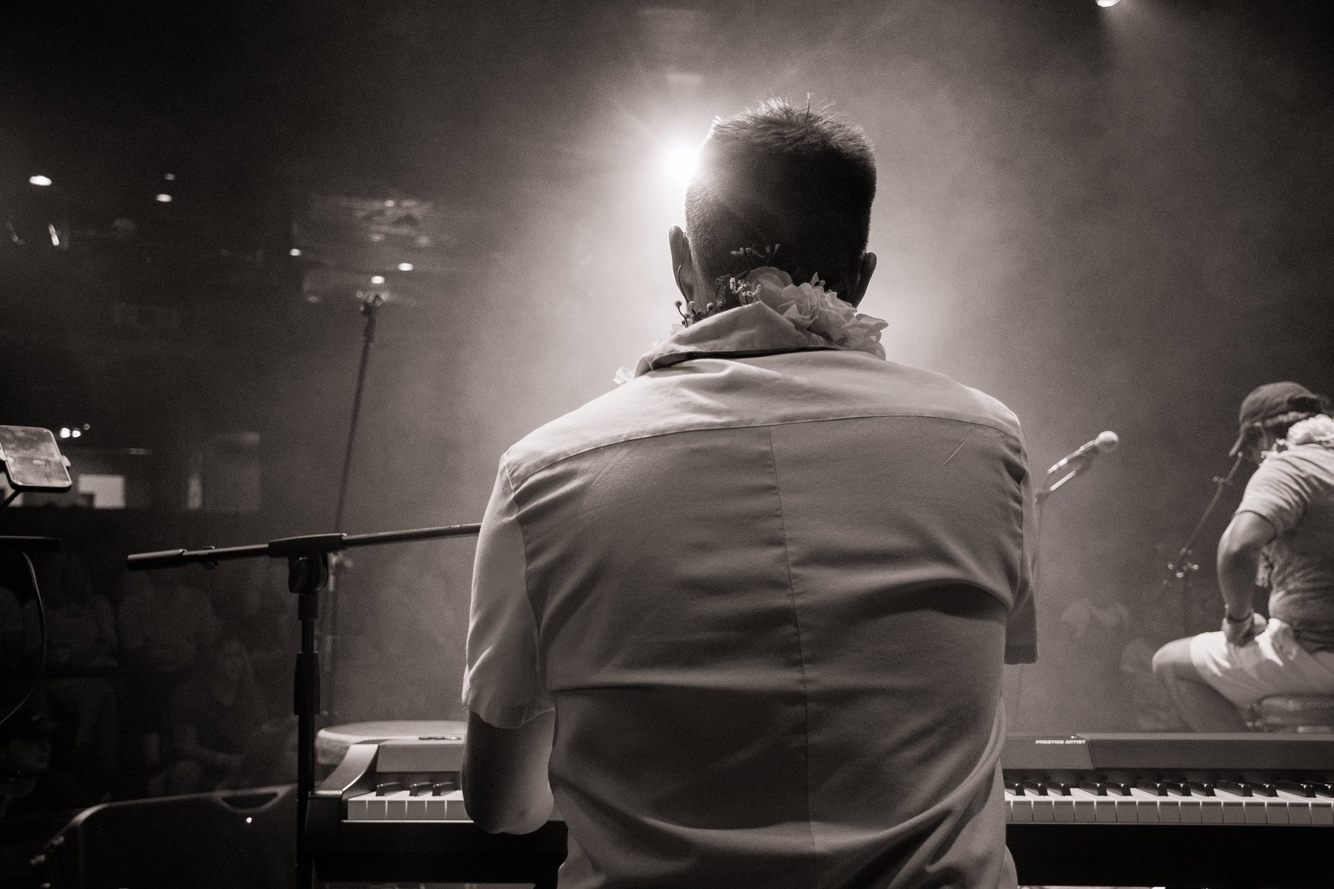 black and white bed linen