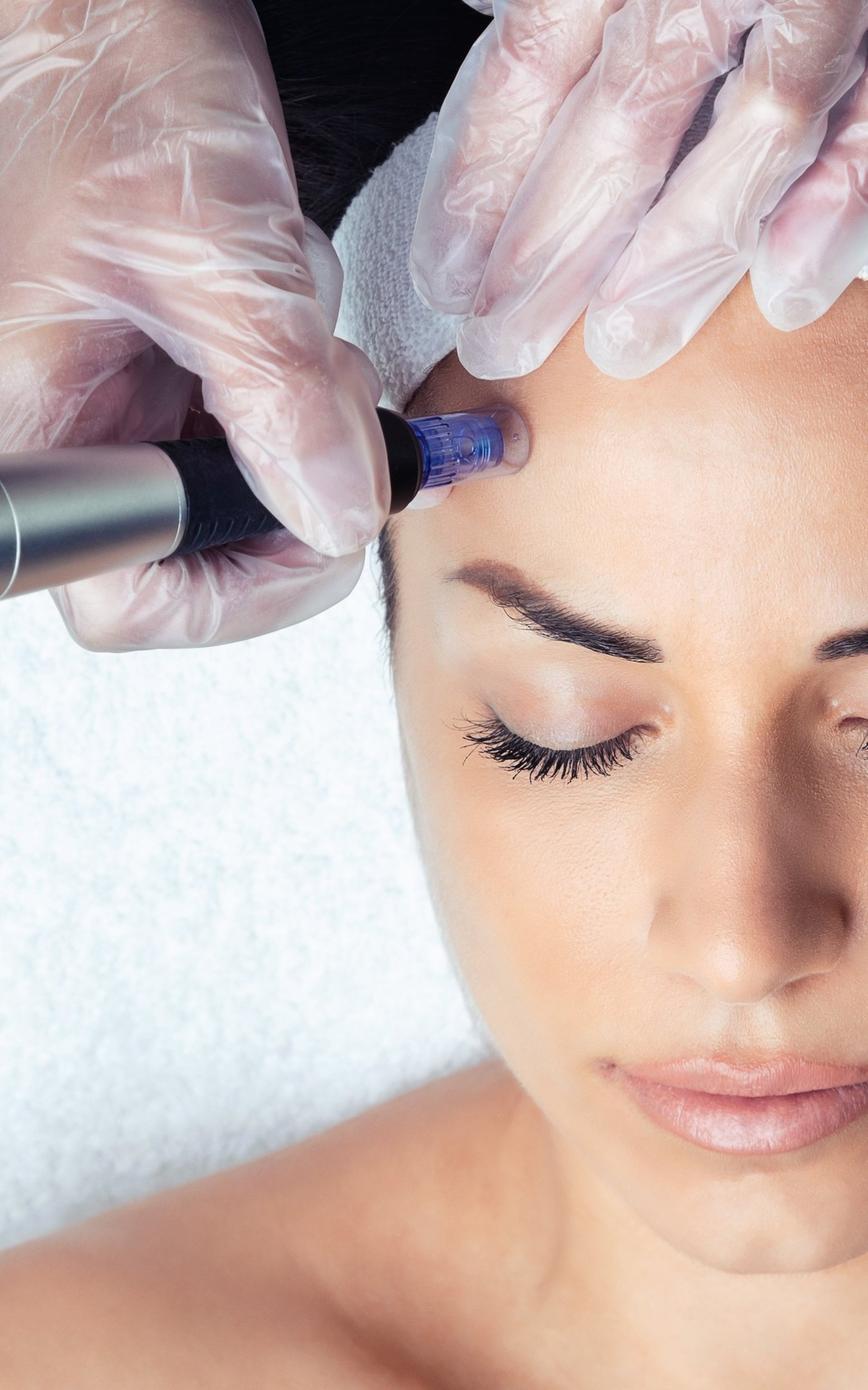 A woman in a hospital gown is getting an injection