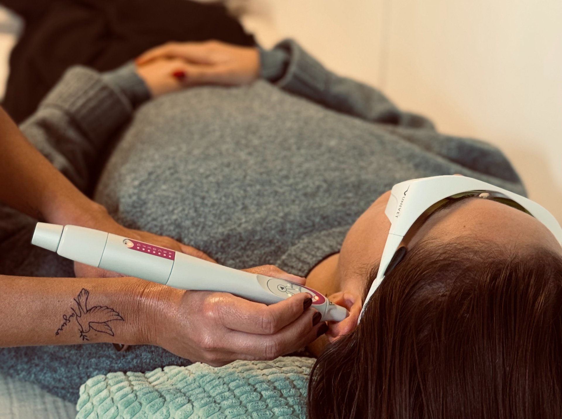 black and white bed linen