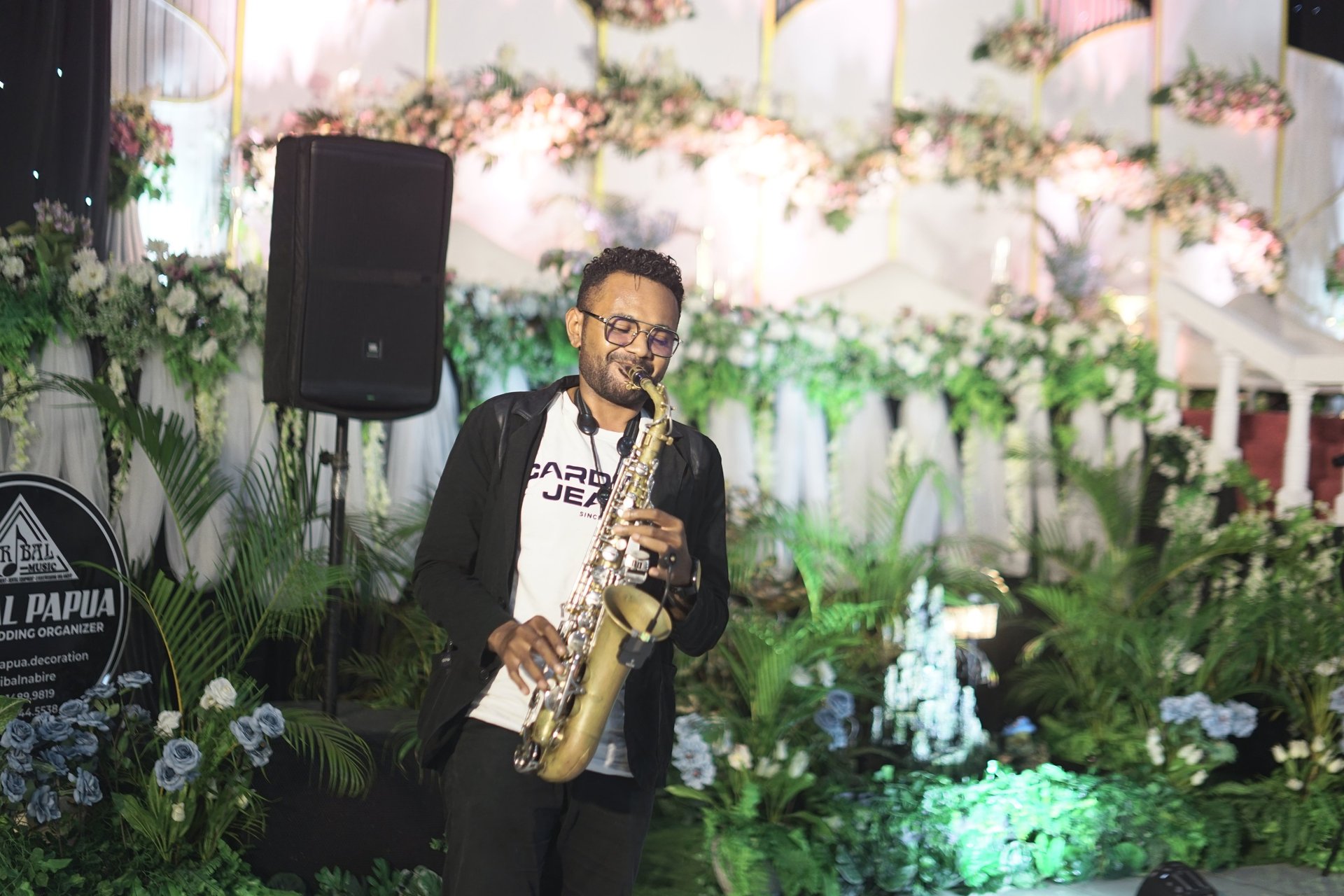 black and white bed linen