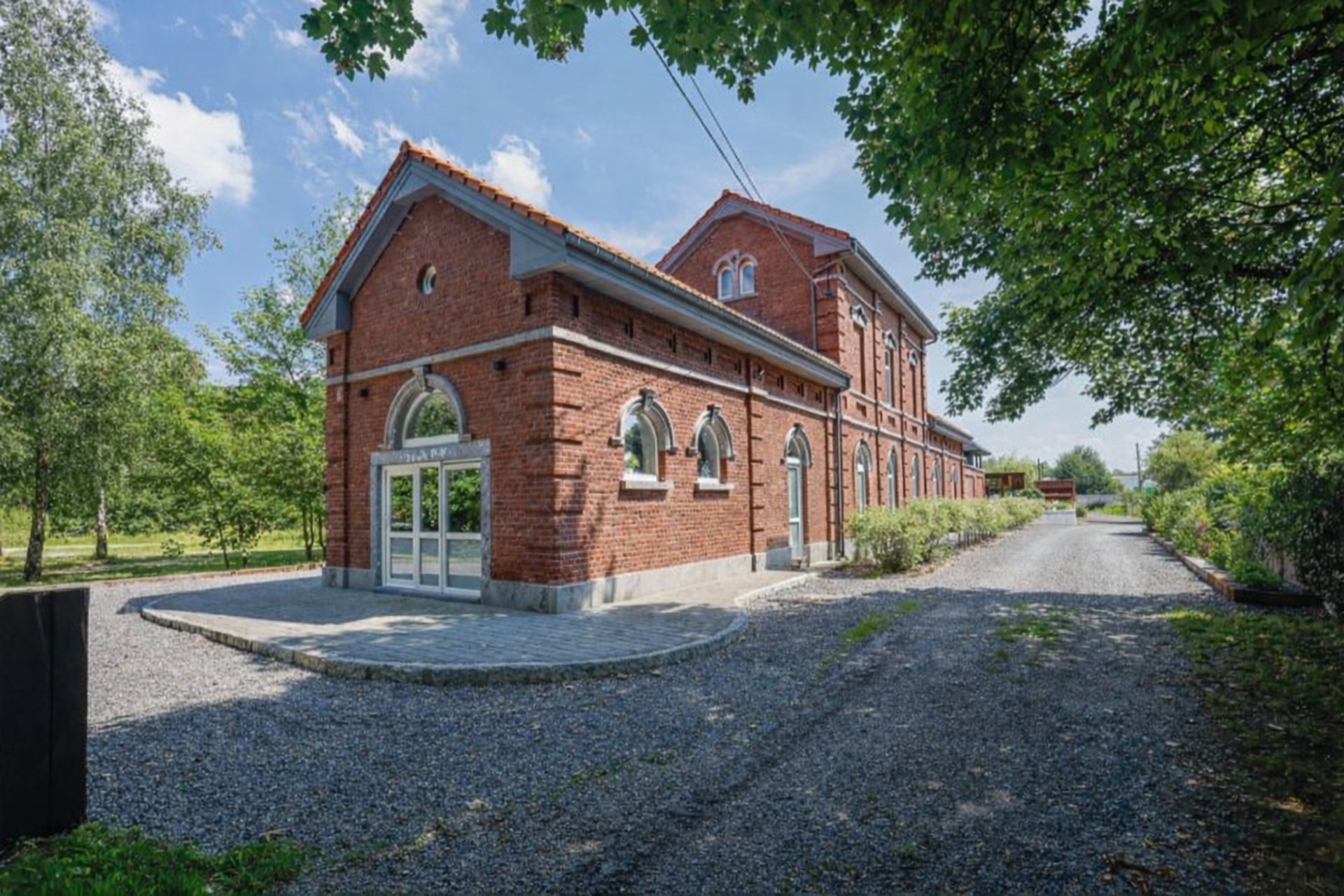 black and white bed linen