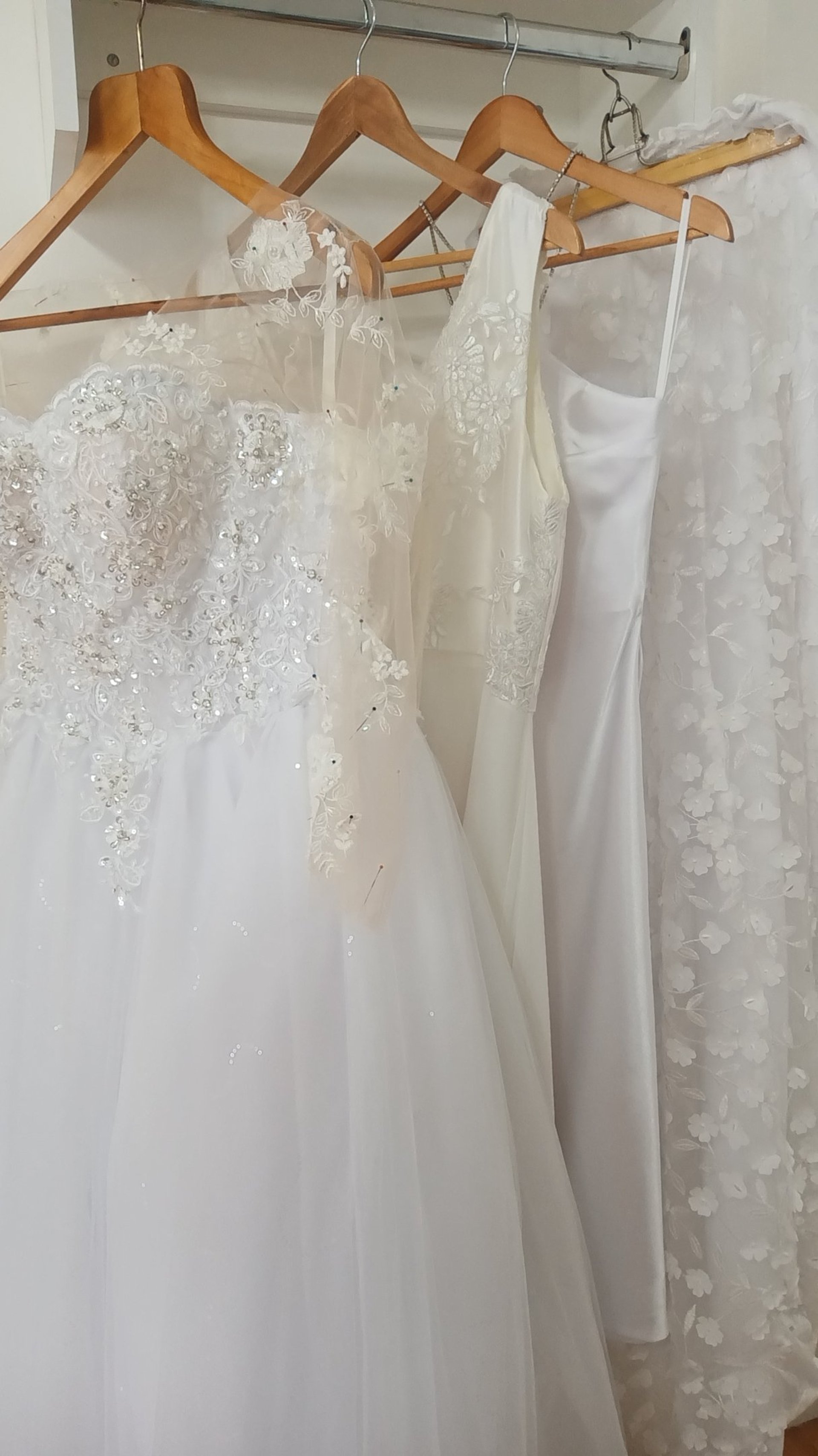 gray computer monitor