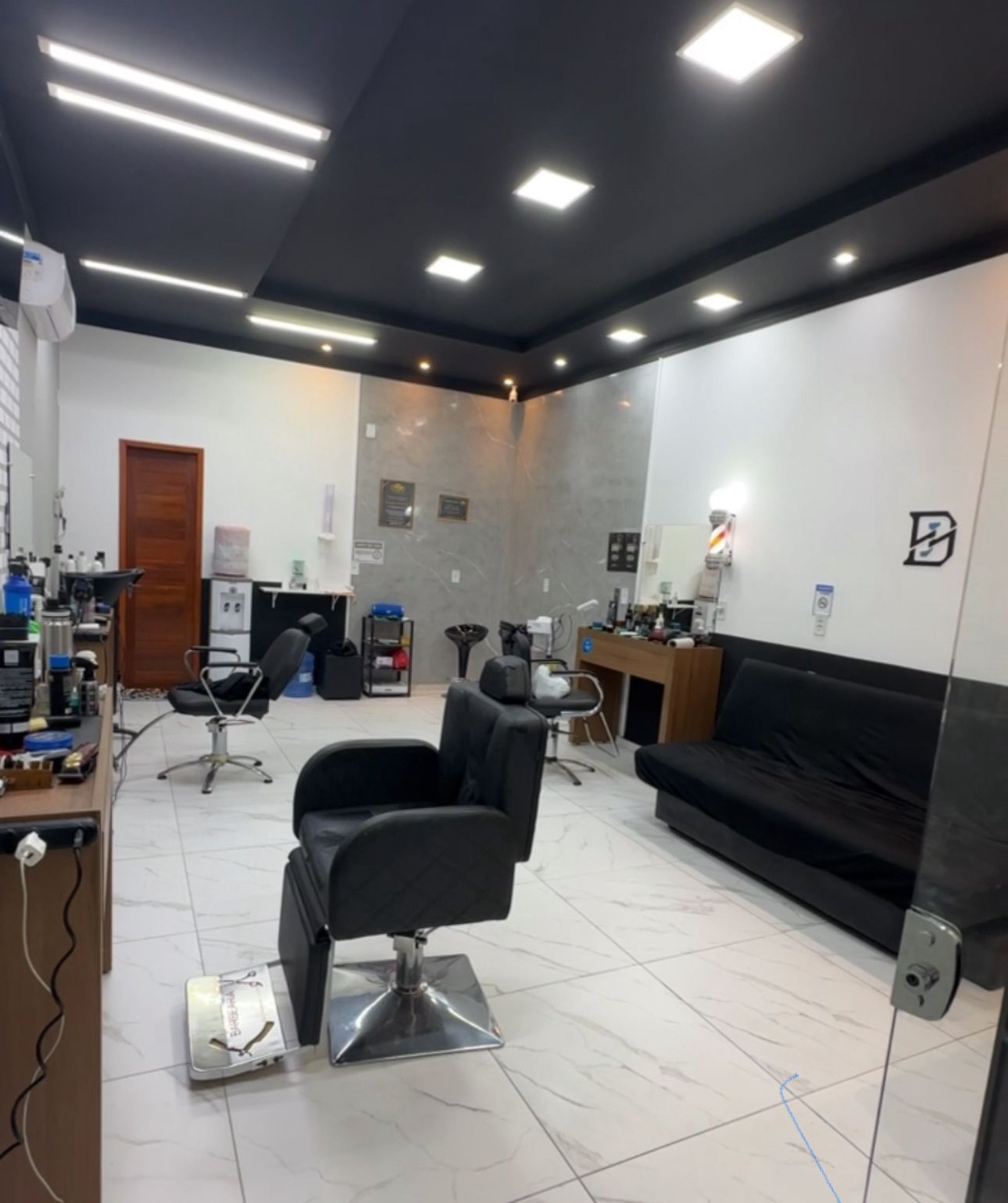 black and white bed linen