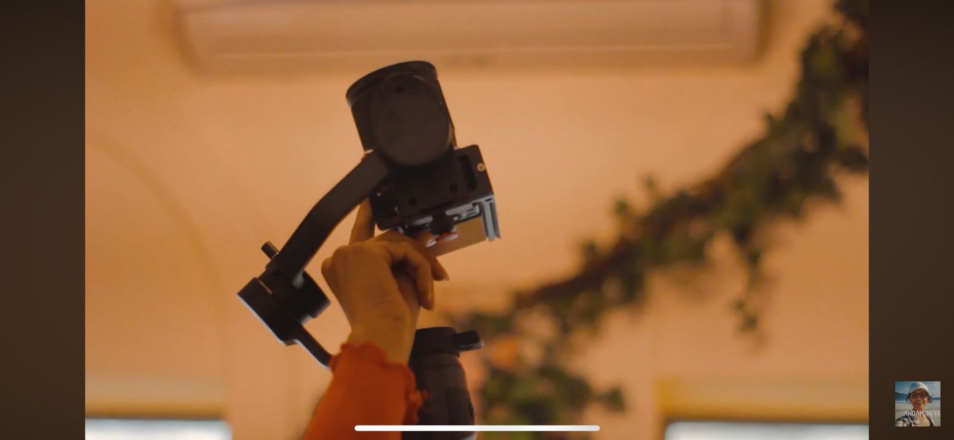 gray computer monitor