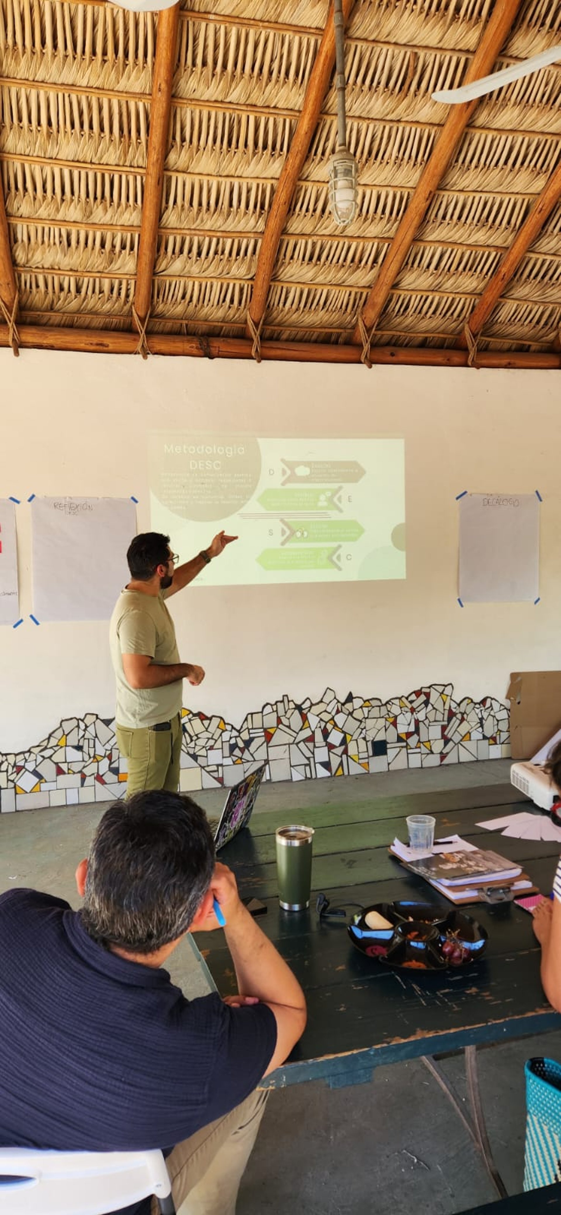 gray computer monitor