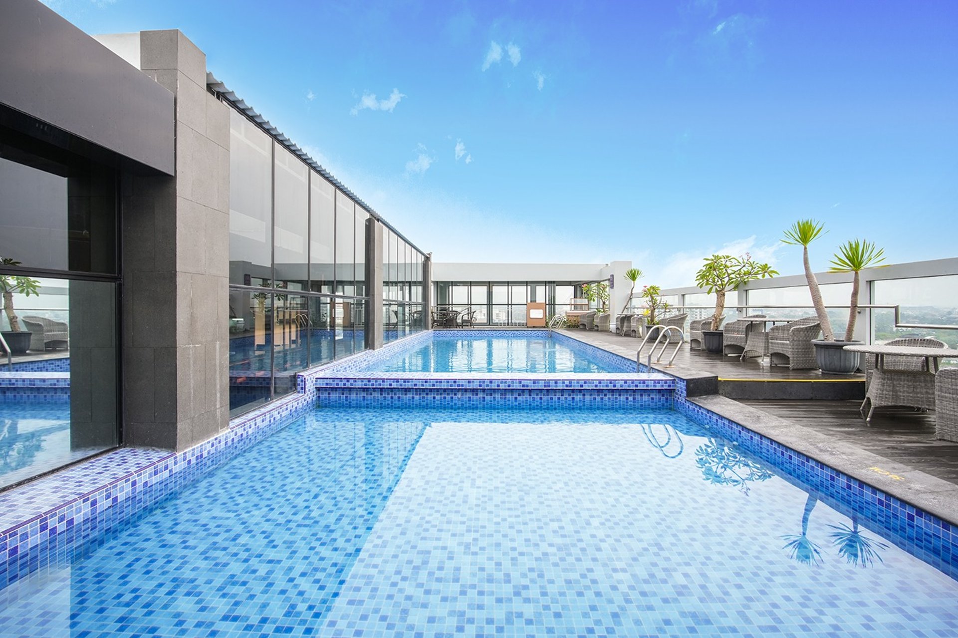 black and white bed linen