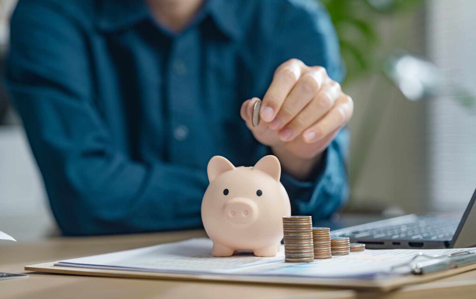 gray computer monitor