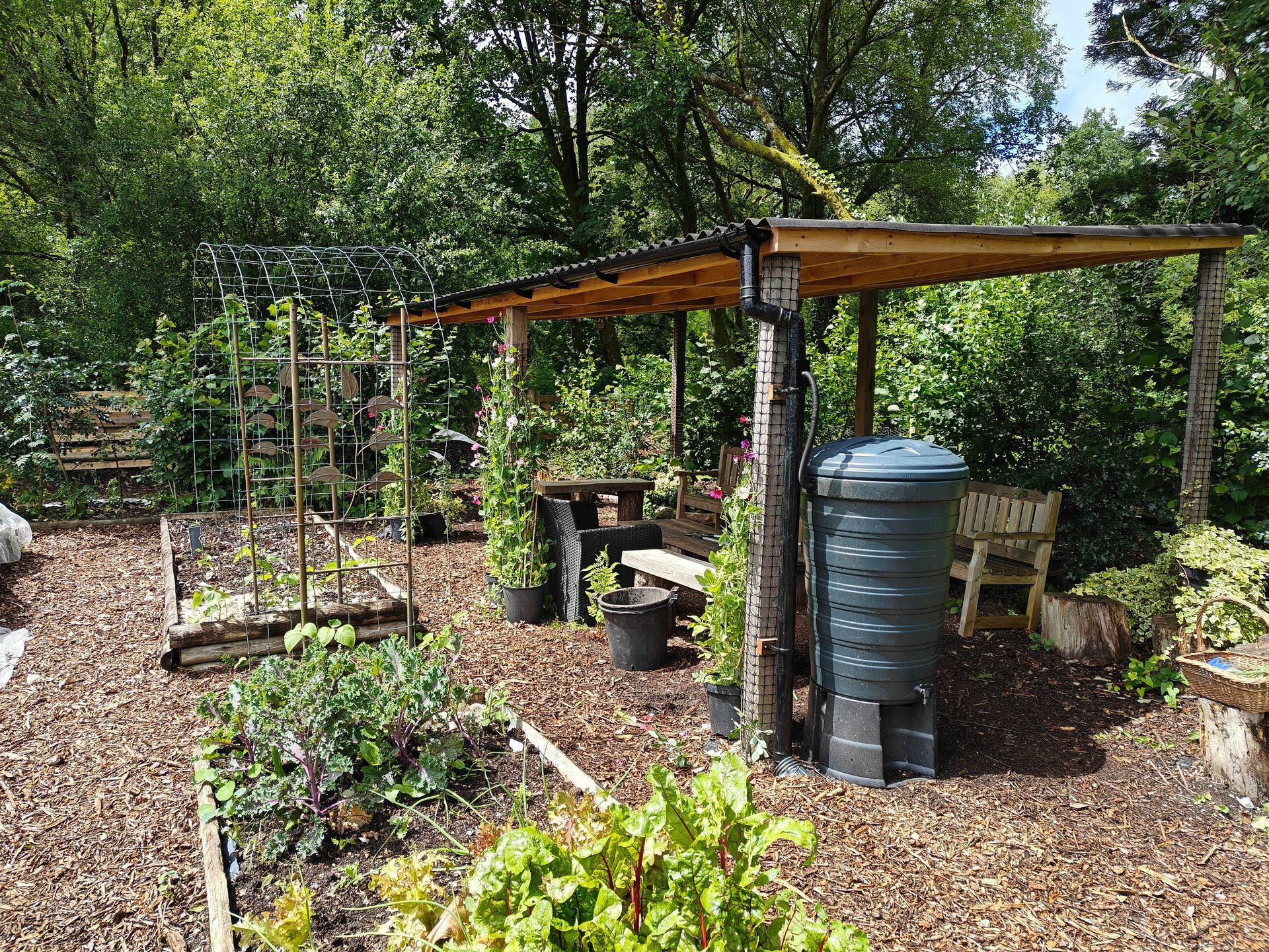black and white bed linen