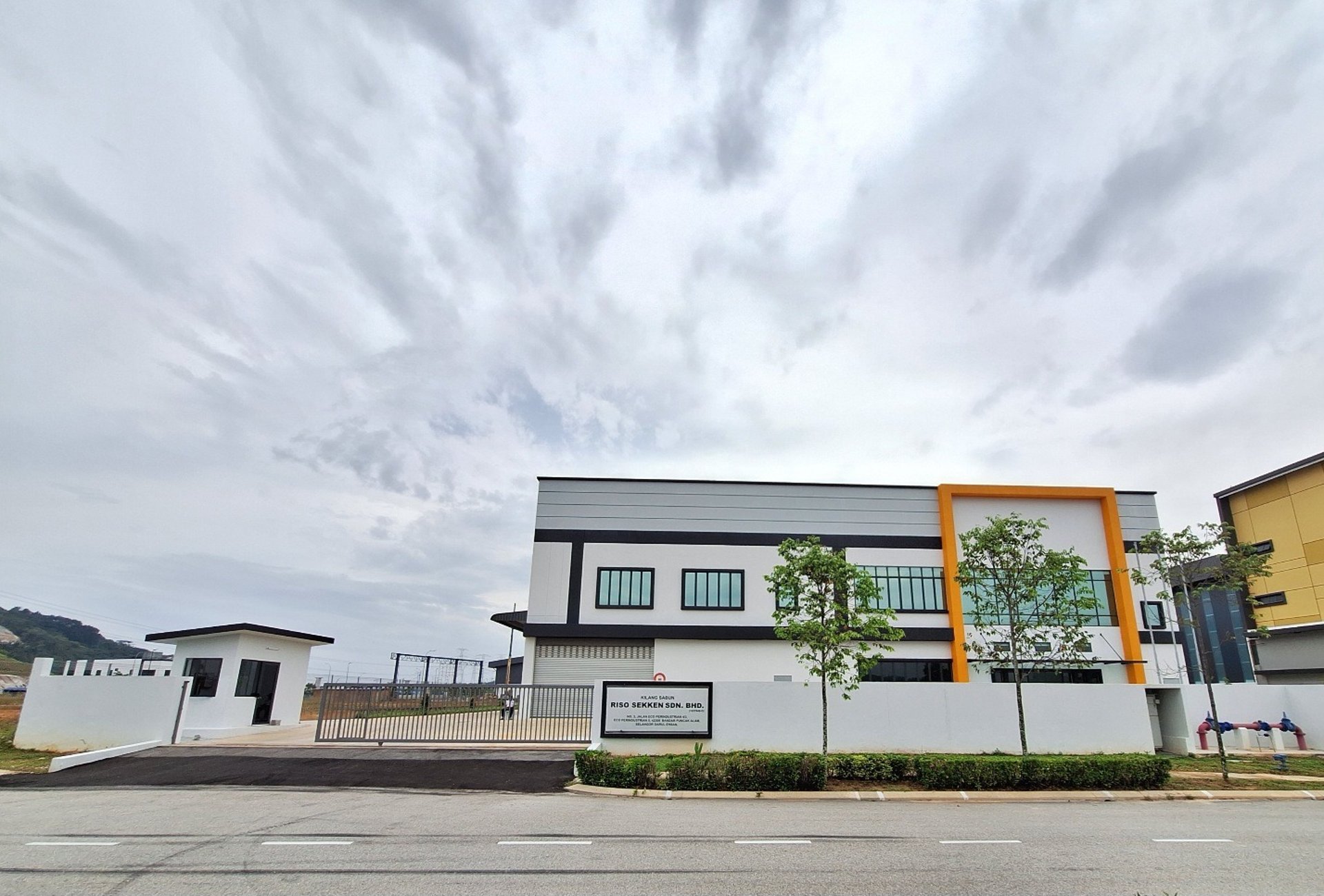 black and white bed linen