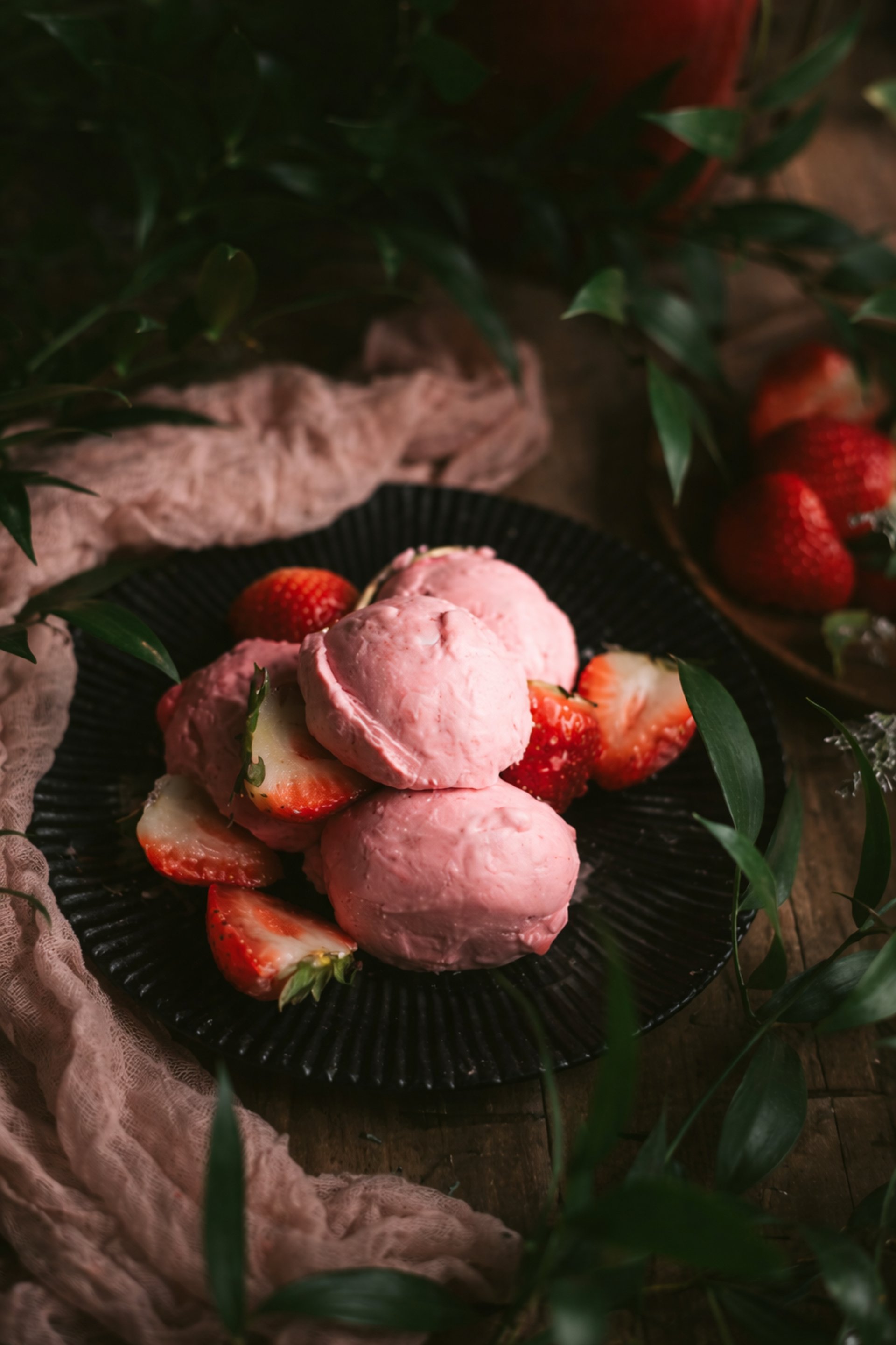 strawberries on black round plate