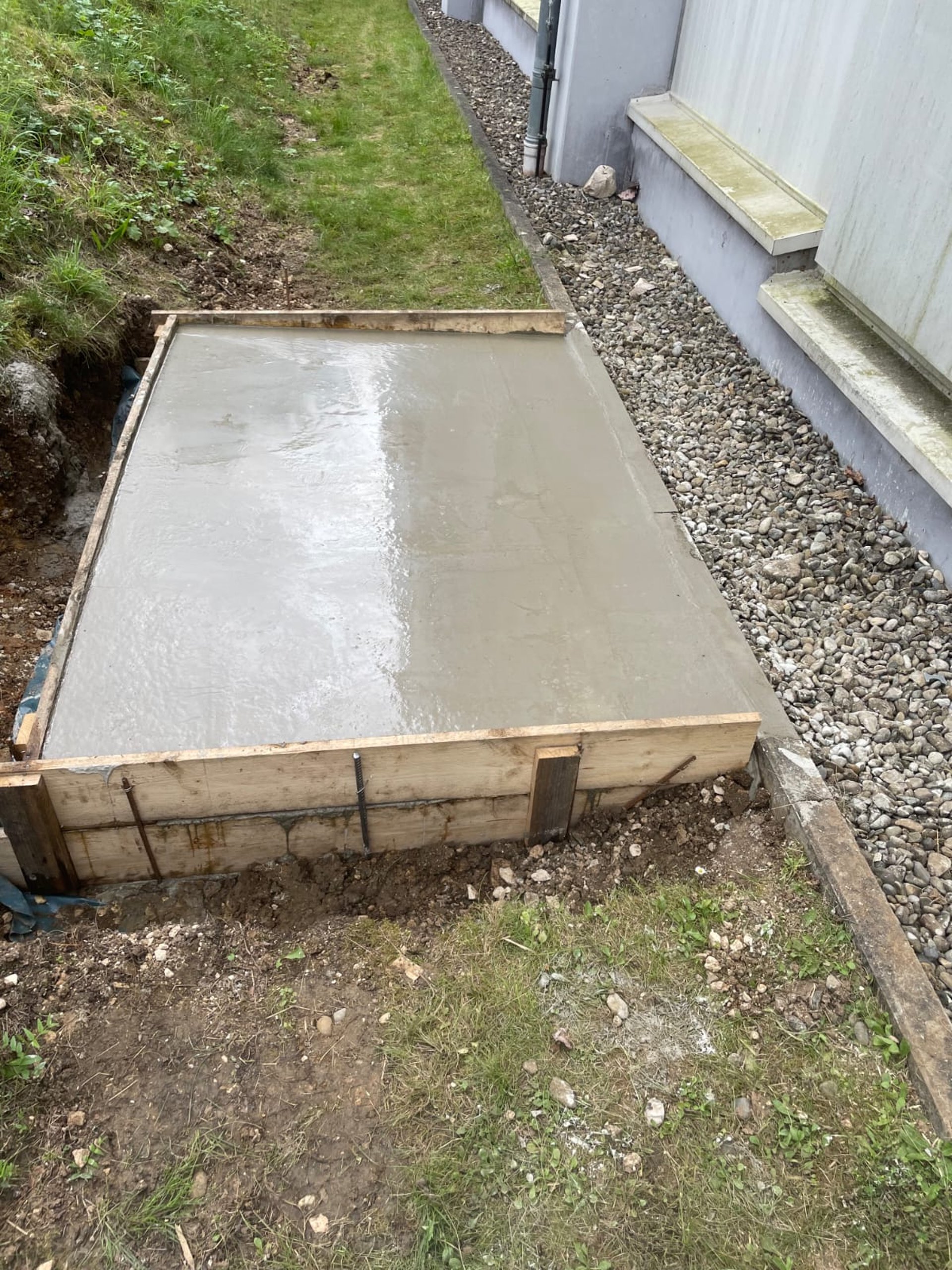 an abstract photo of a curved building with a blue sky in the background