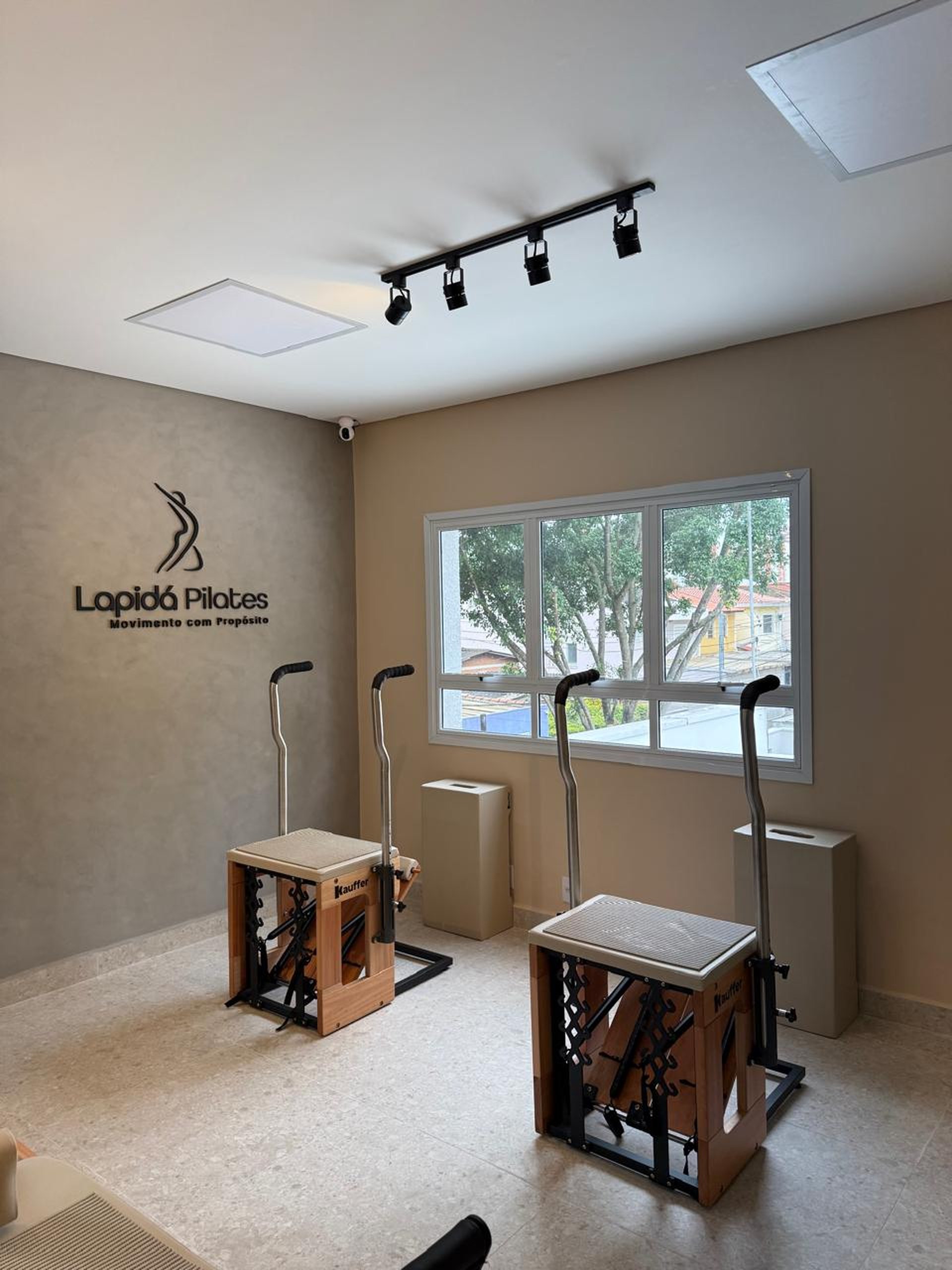 black and brown leather padded tub sofa