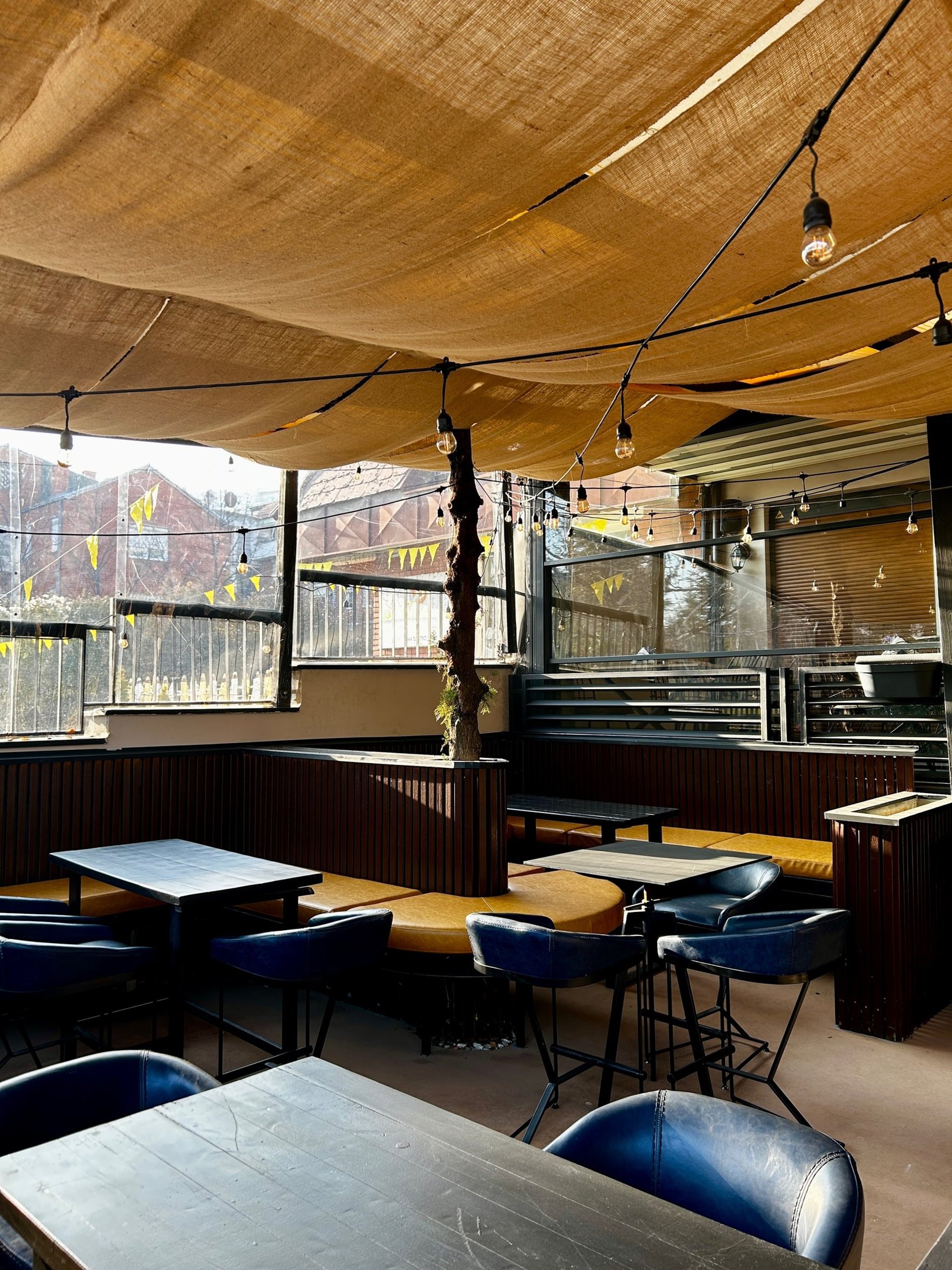 black and white bed linen