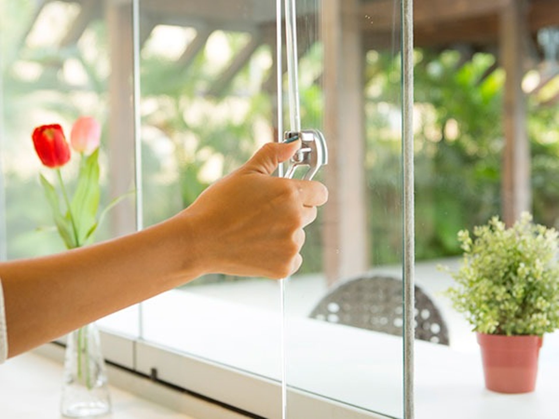 black and white bed linen