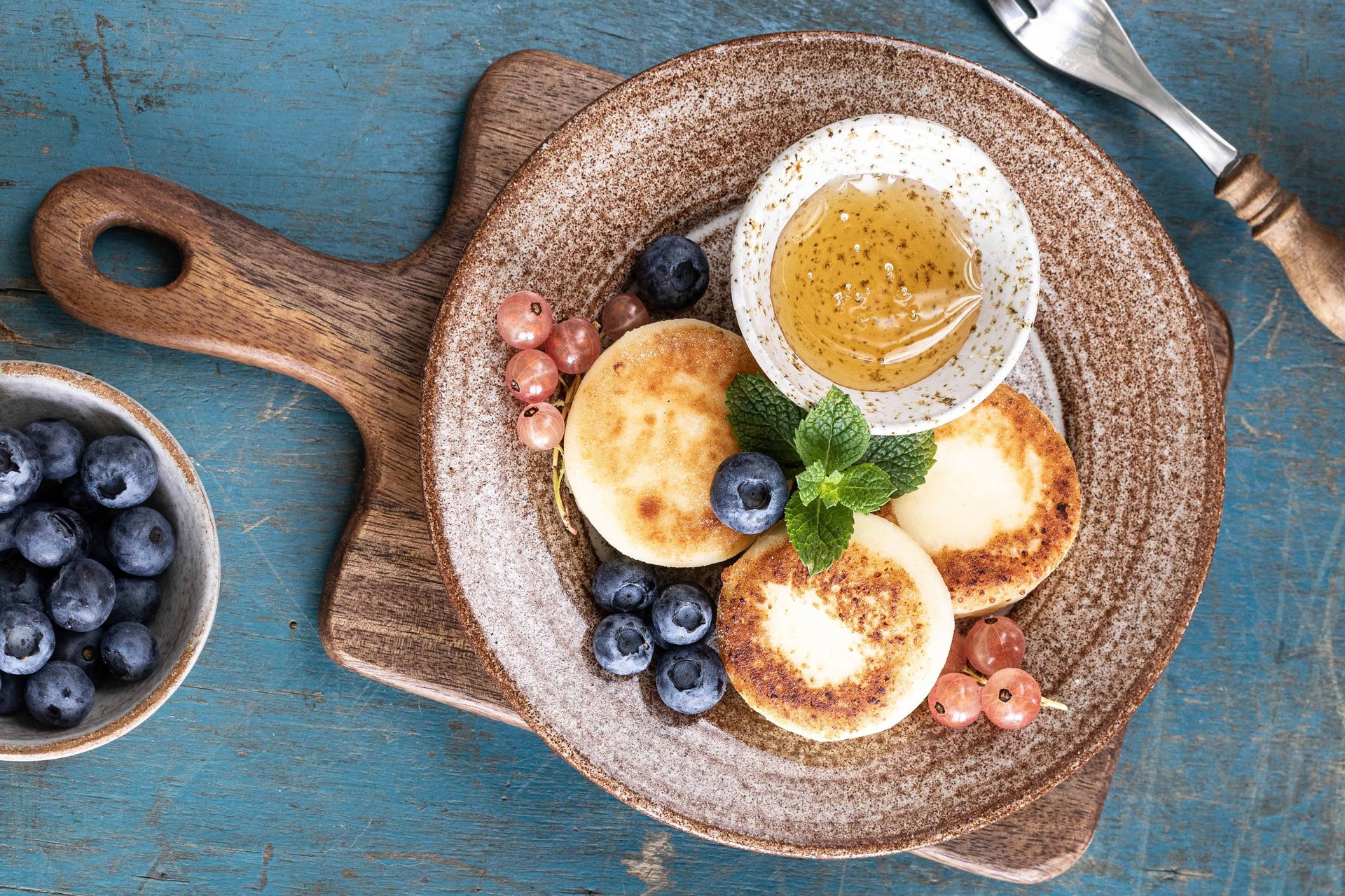 an abstract photo of a curved building with a blue sky in the background