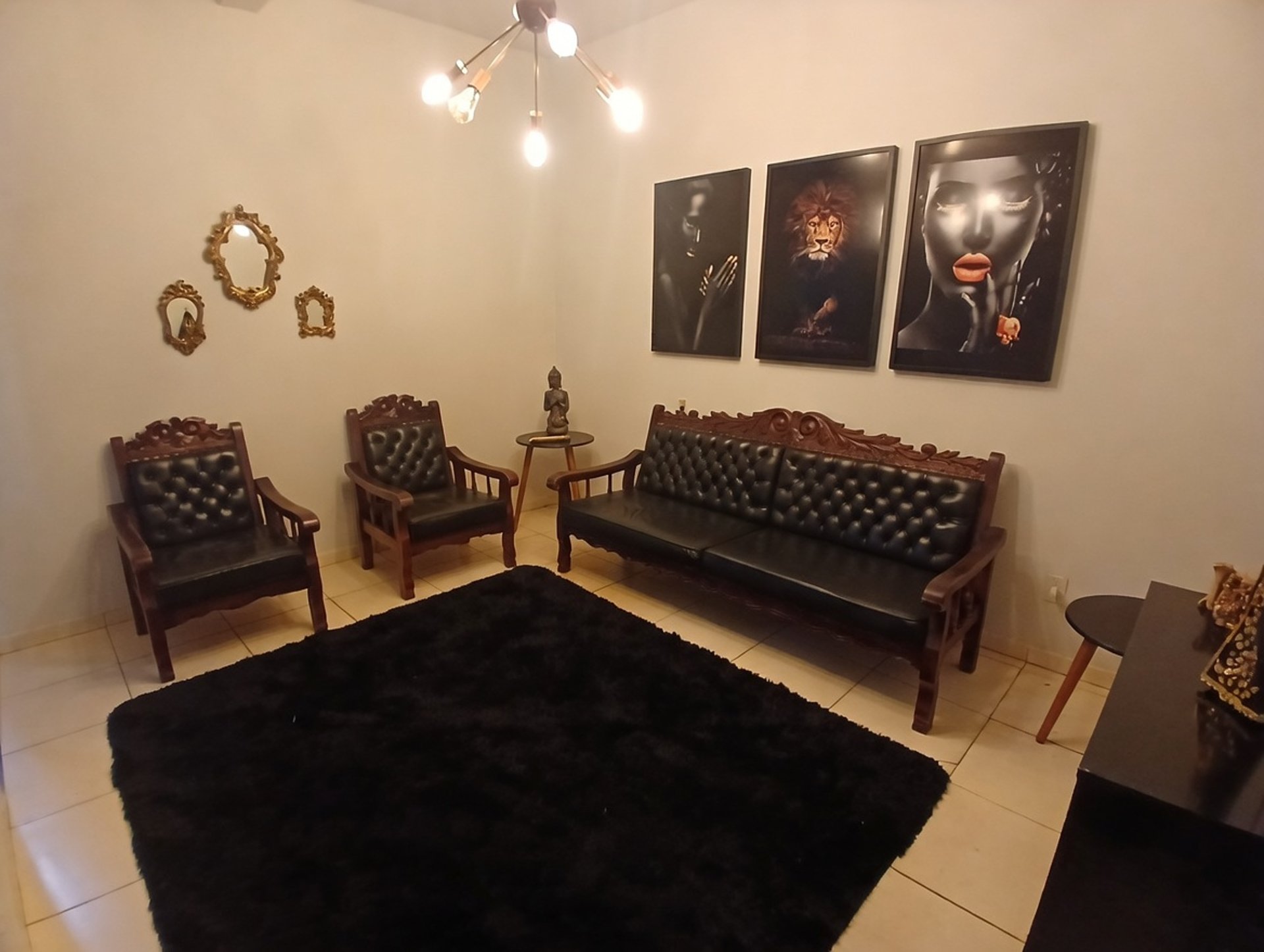 gray computer monitor