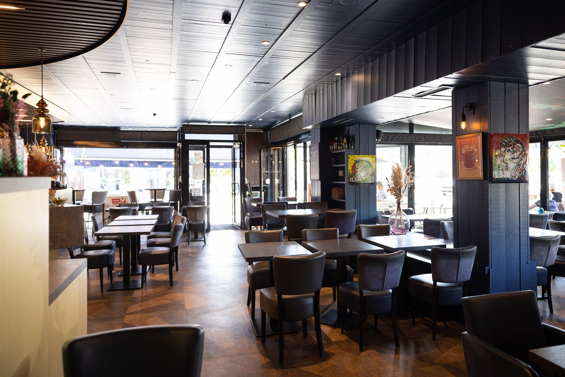 black and white bed linen